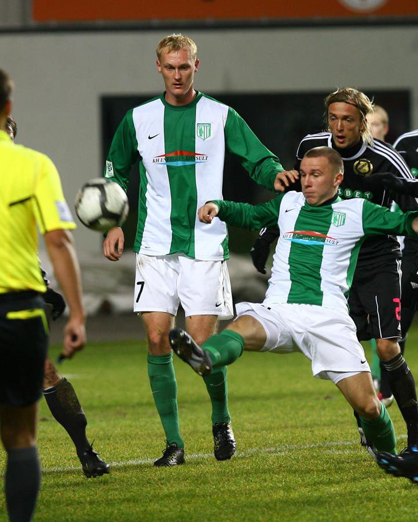 Sander Post (number 7) jätkab jalgpallurikarjääri Norra klubis Aalesunds FK.