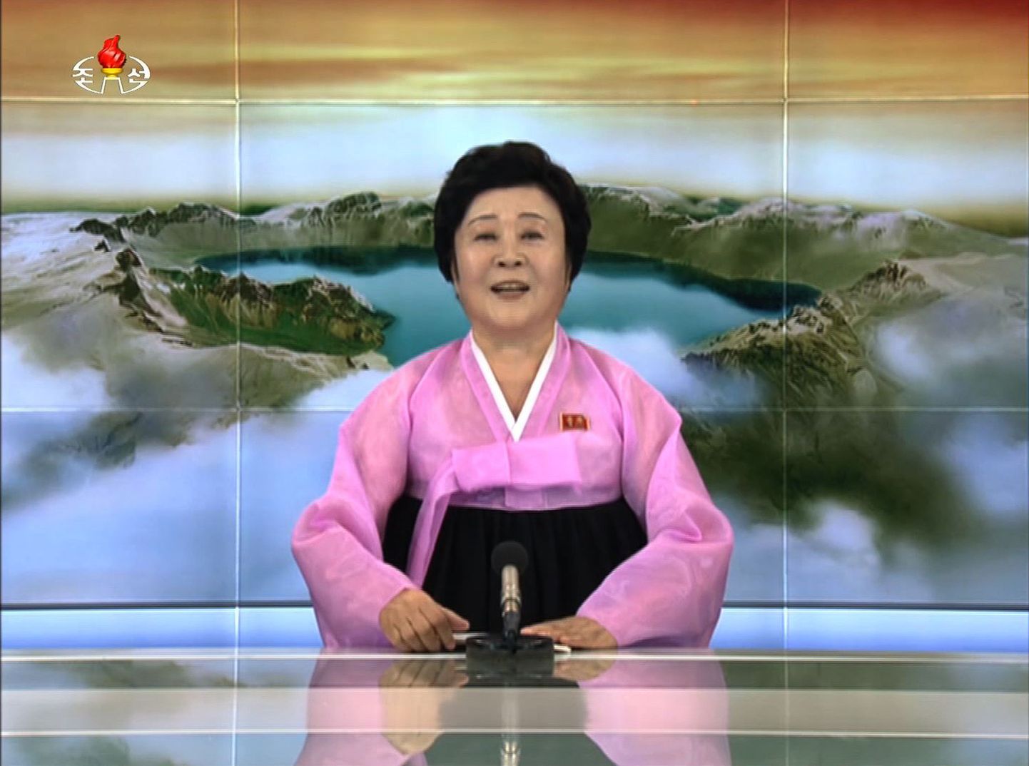 Põhja-Korea telediktor Ri Chun-hee kuulutab: Põhja-Korea katsetas vesinikpommi.