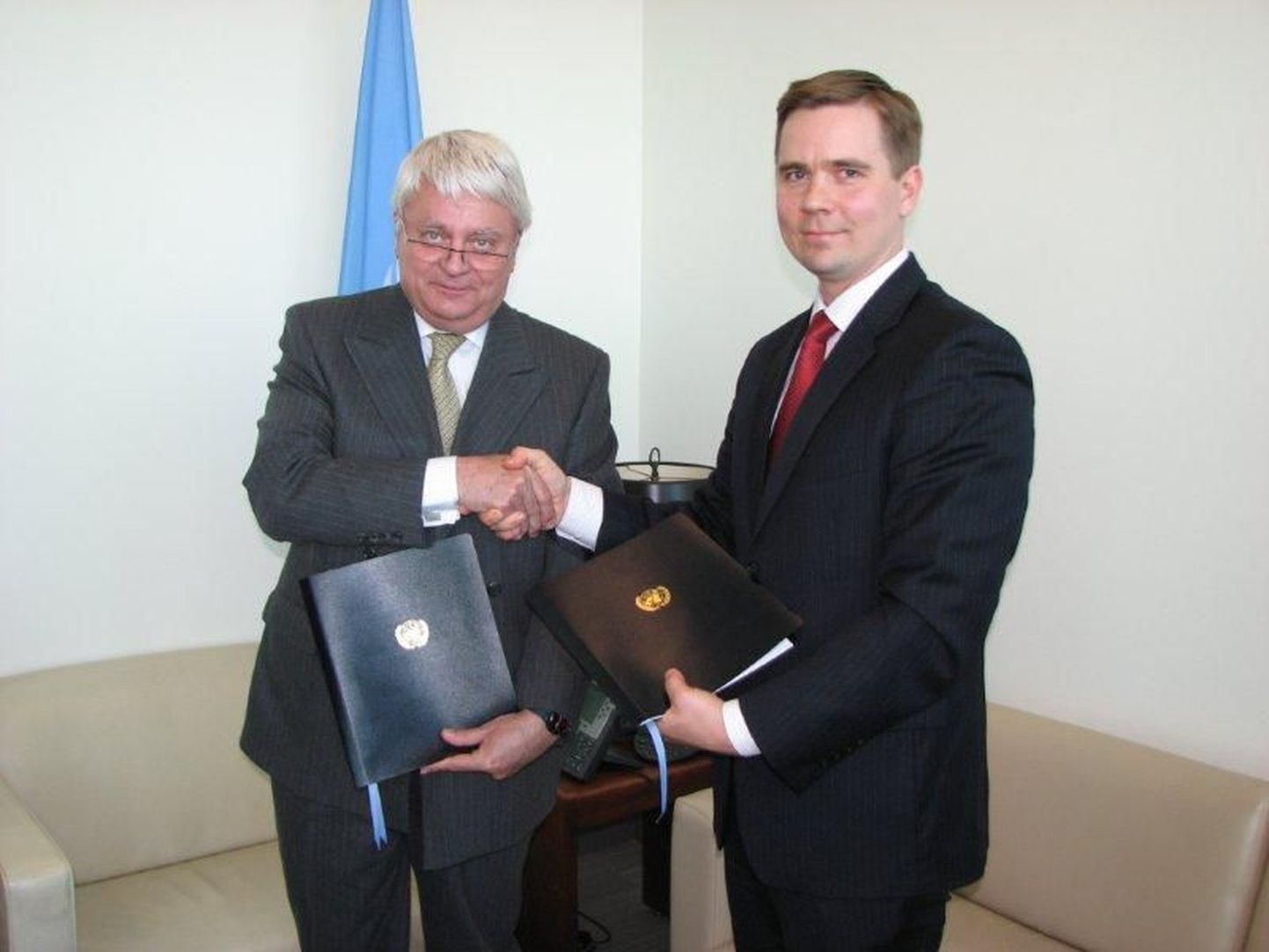 Kaitseministeeriumi kantsler Mikk Marran ja ÜRO rahuvalvemissioonide asepeasekretär Hervé Ladsous.