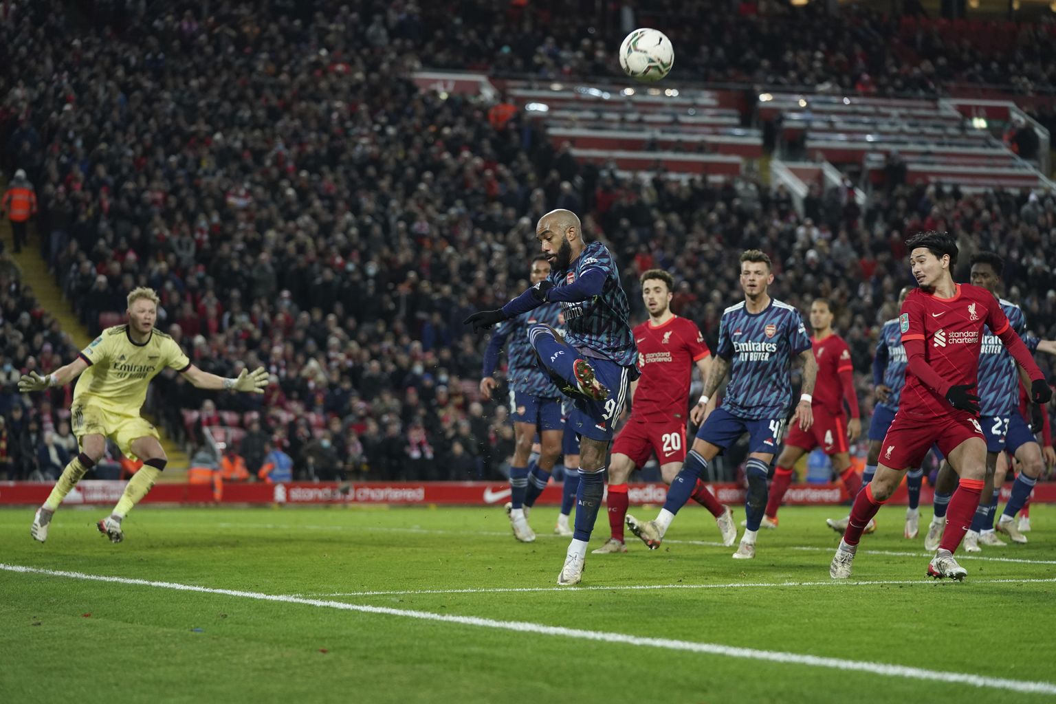 Liverpool surus küll kõvasti, kuid Londoni Arsenali mängijad pidasid vähemuses vastu.