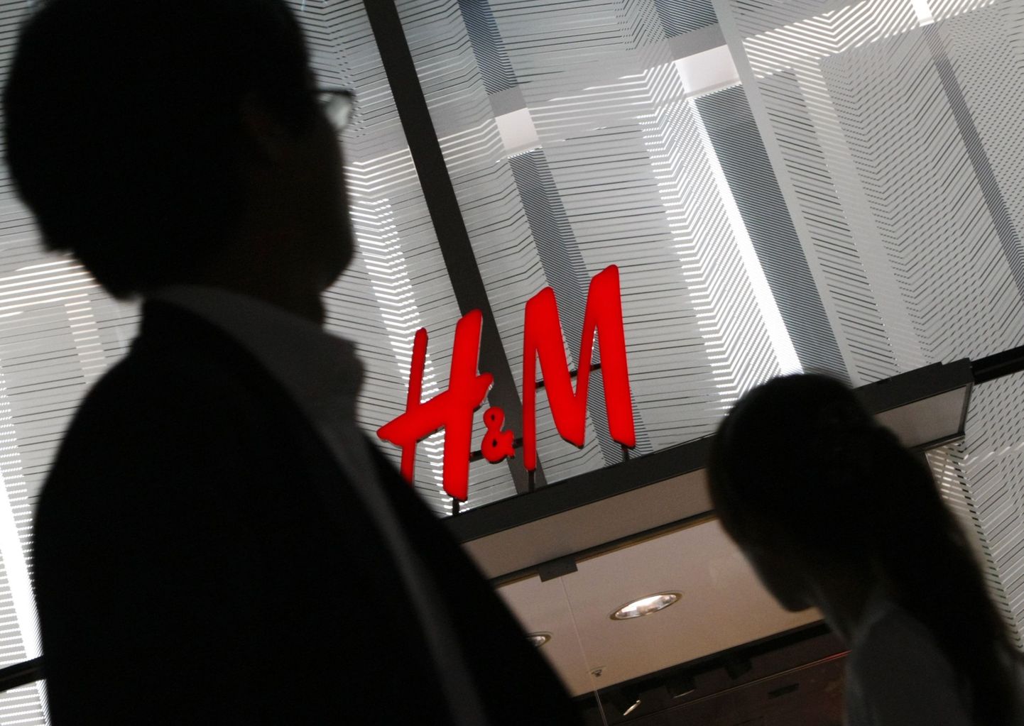Логотип H&M.