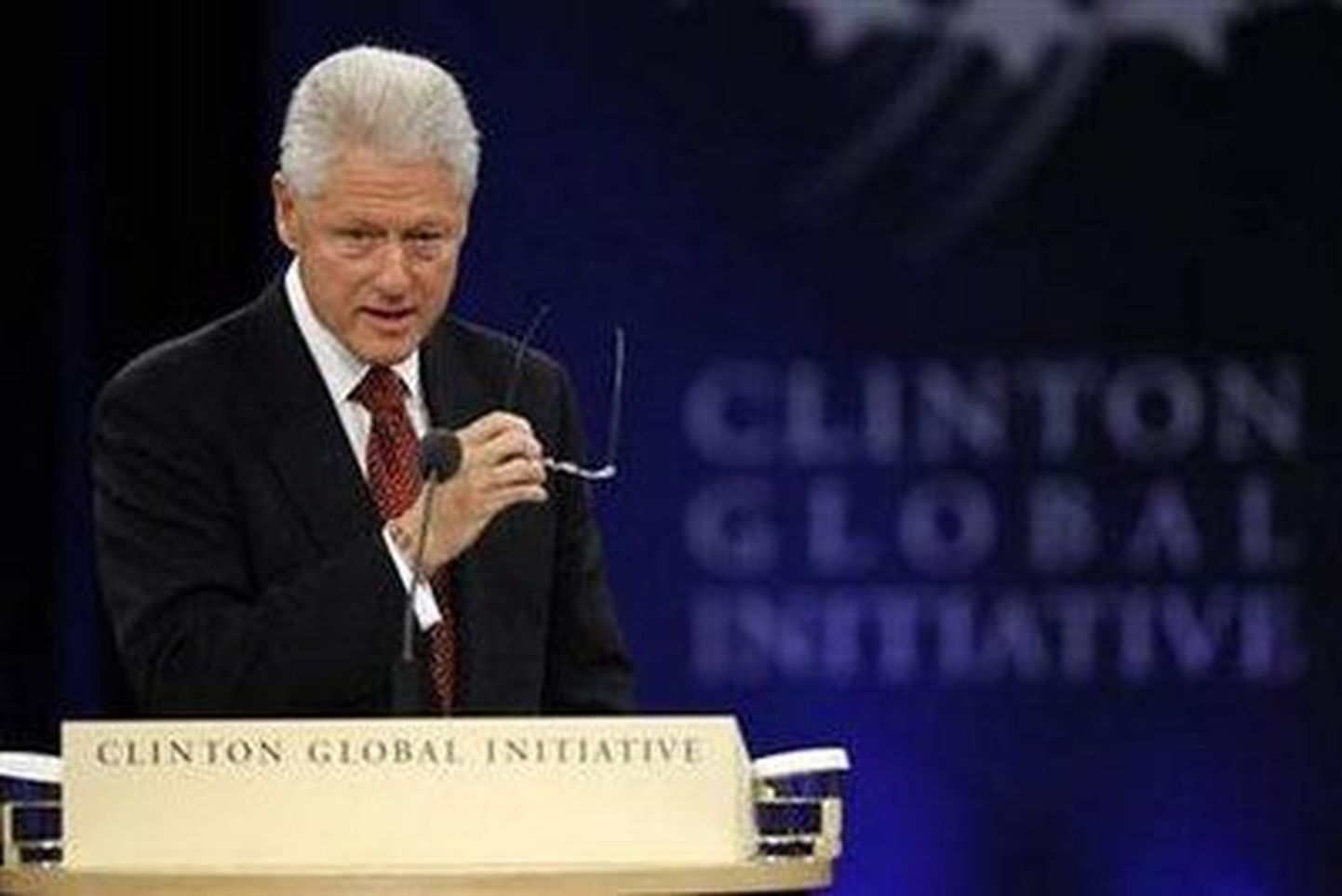 Bill Clinton kõnelemas tänavusel fondi kokkutulekul.