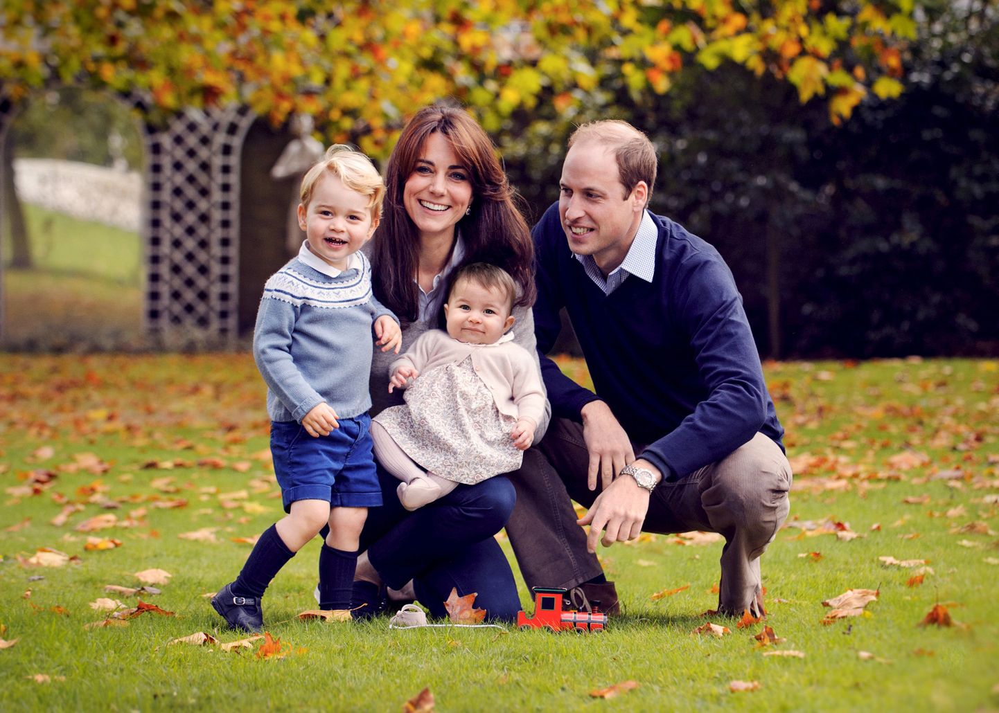 Cambridge'i hertsog William ja hertsoginna Catherine avalikustasid oma selleaastase perekondliku jõulukaardi