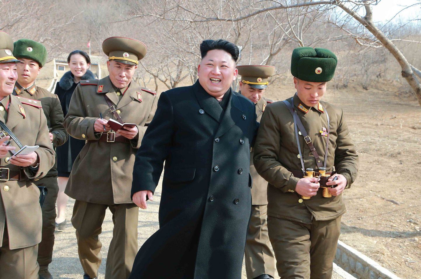 Esiplaanil Kim Jong-un ja tagaplaanil Kim Yo-jong