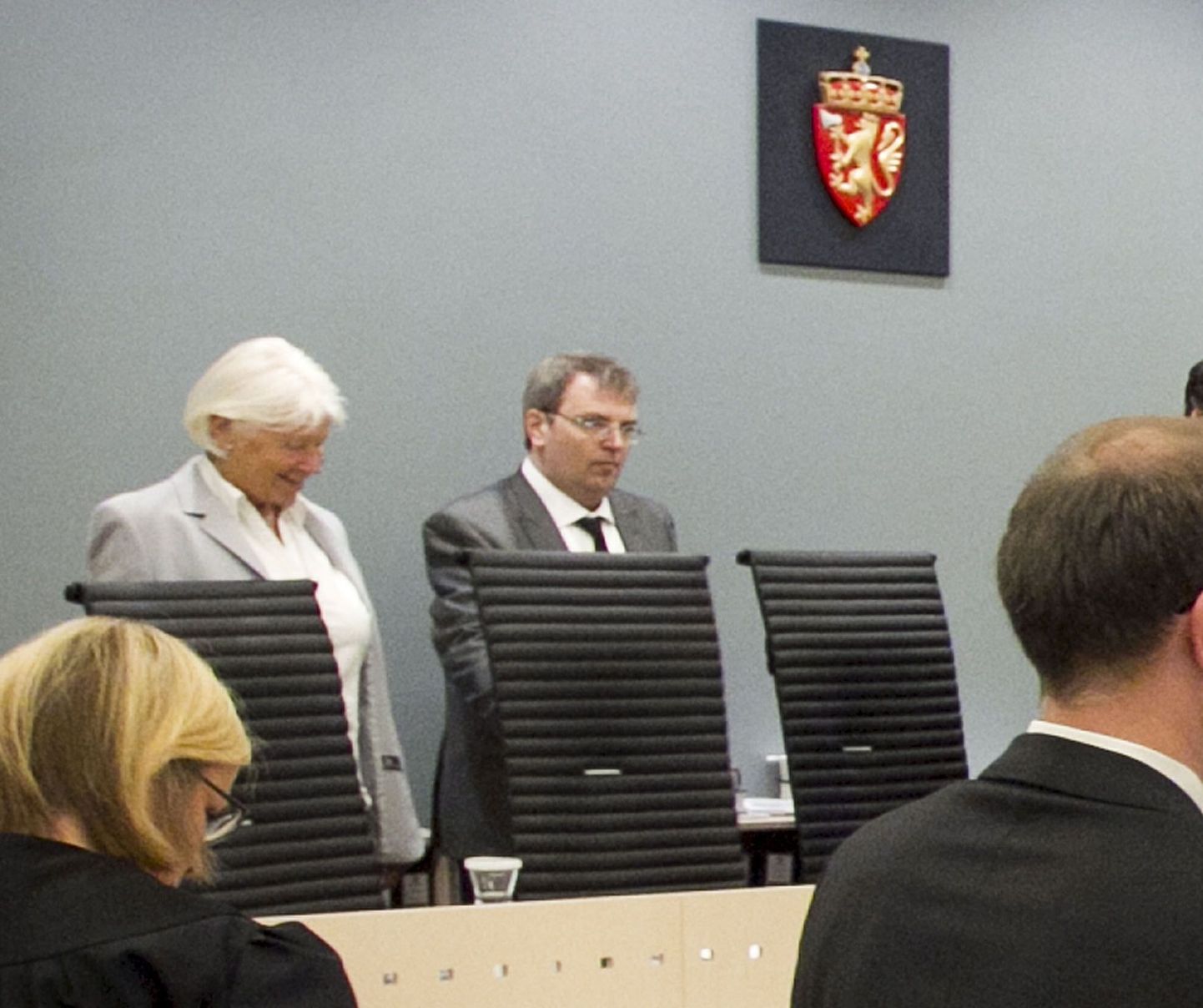 Kohtunik Ernst Henning Eielsen (paremal)