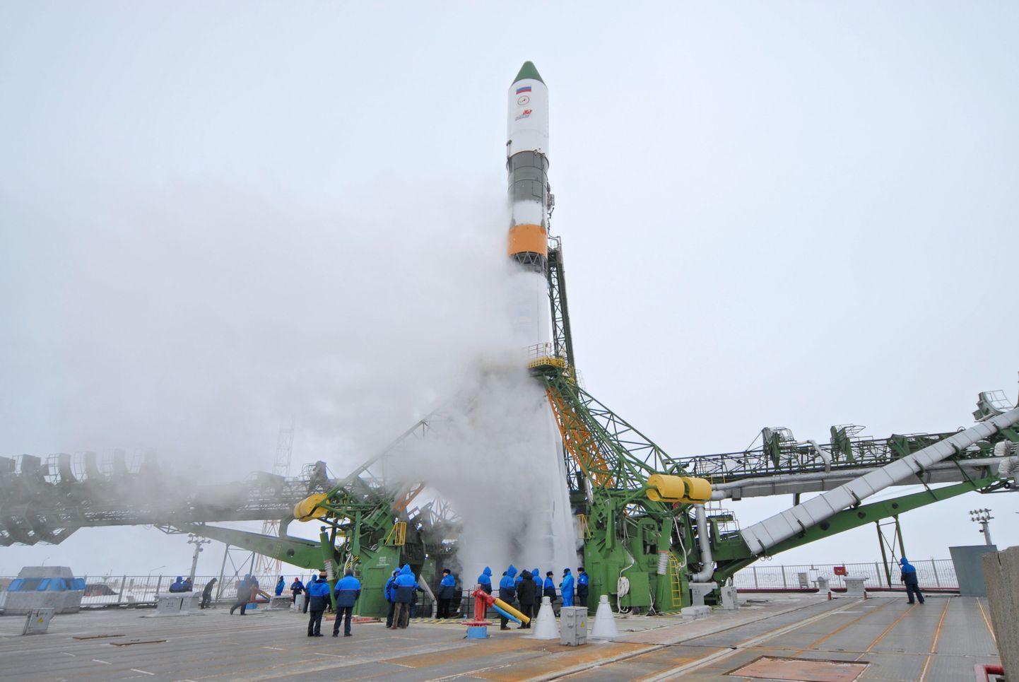 Progress M-66 veolaeva kosmosesse viinud Sojuz-U kanderakett enne starti Baikonõri kosmodroomil Kasahstanis.