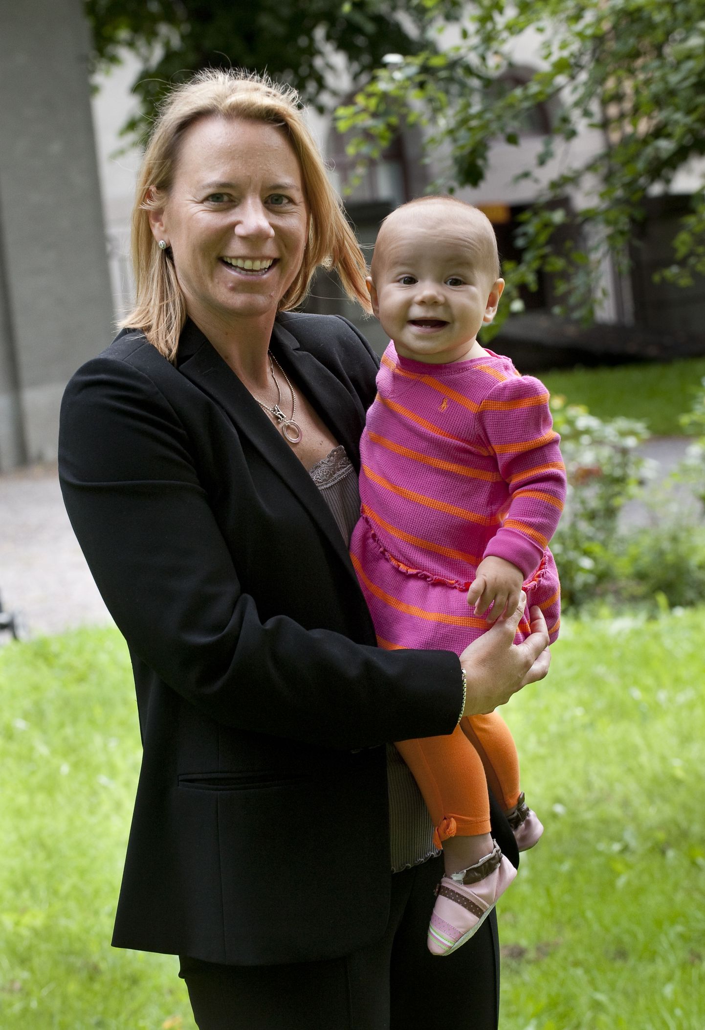 Annika Sörenstam koos tütre Avaga.