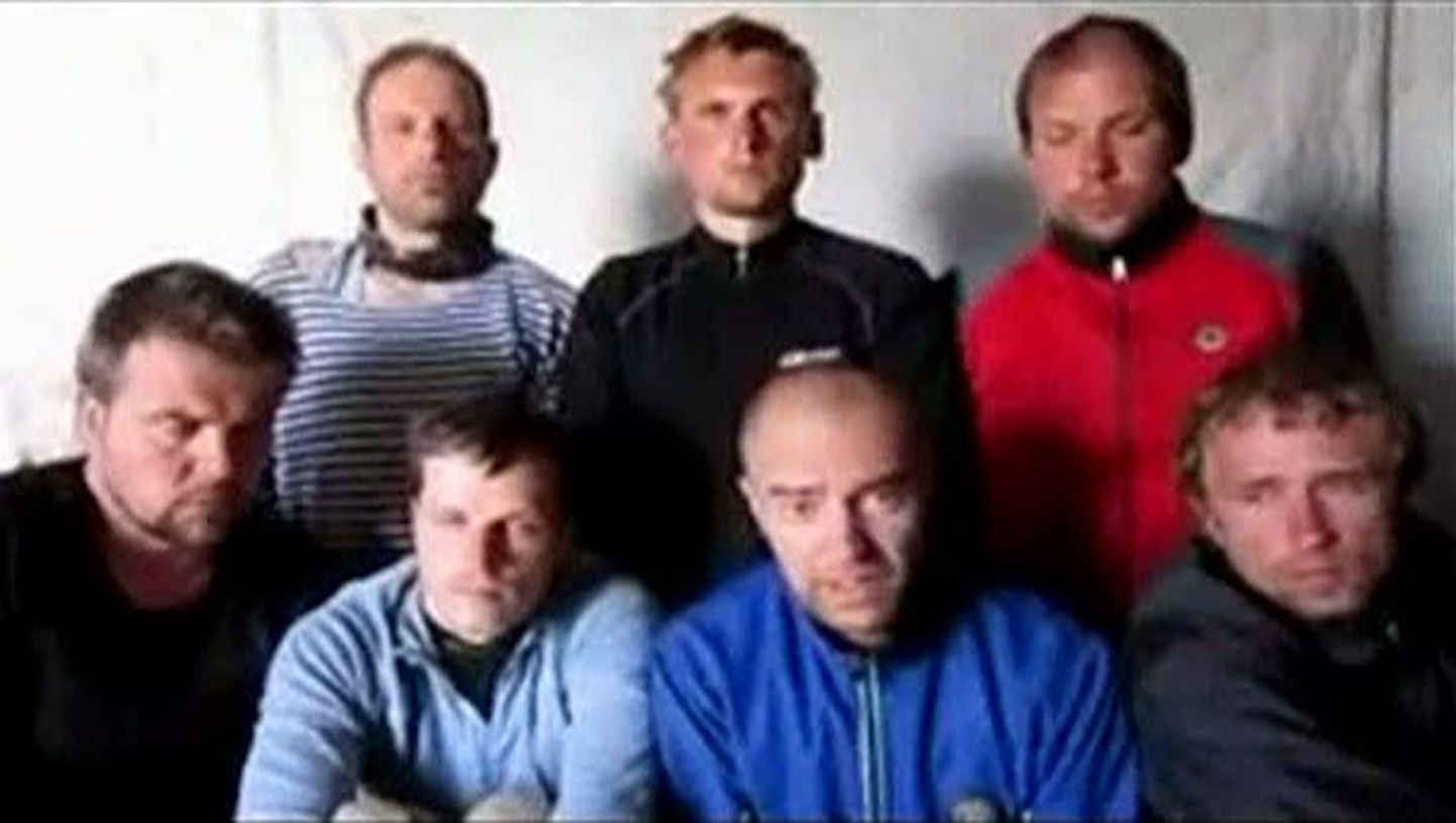 Фрагмент видеоролика с похищенными велосипедистами.