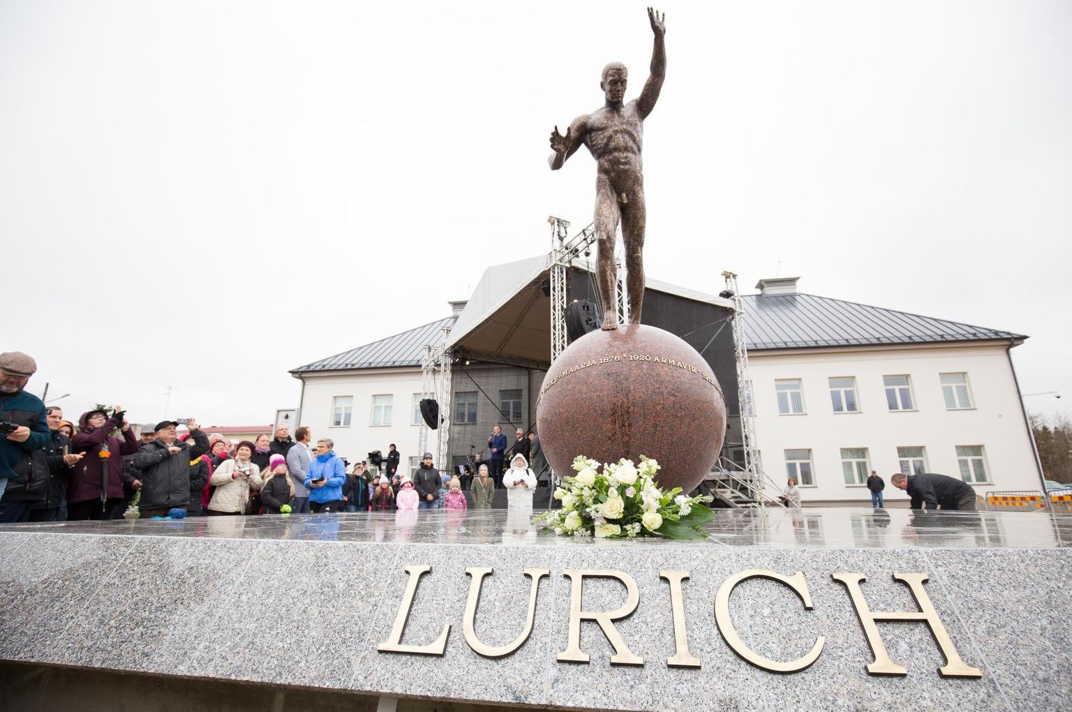 Väike-Maarja valla üks sümboleid on maadluslegend Georg Lurich, kelle skulptuur ehib Väike-Maarja keskväljakut.