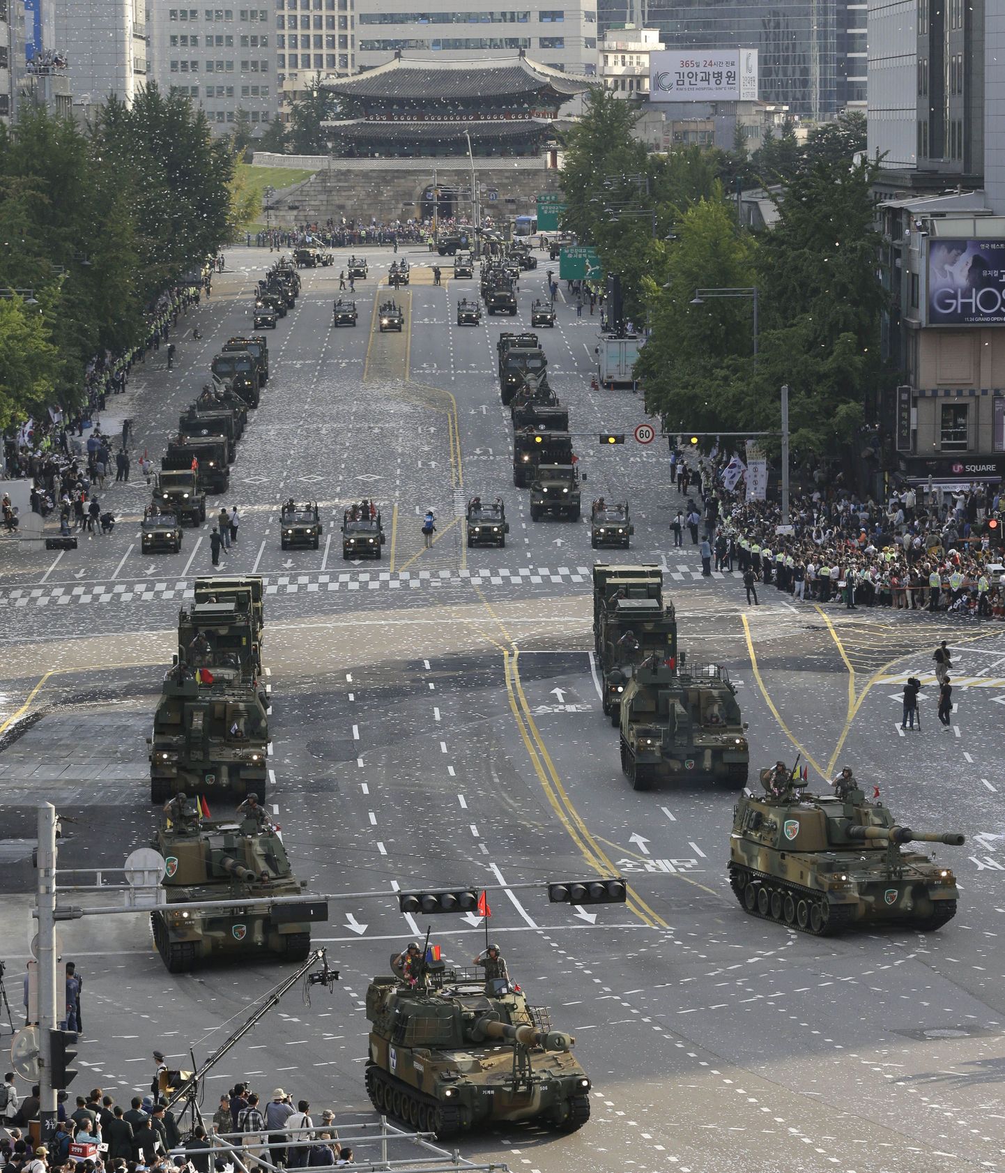 Lõuna-Korea armee suurejooneline sünnipäevaparaad.