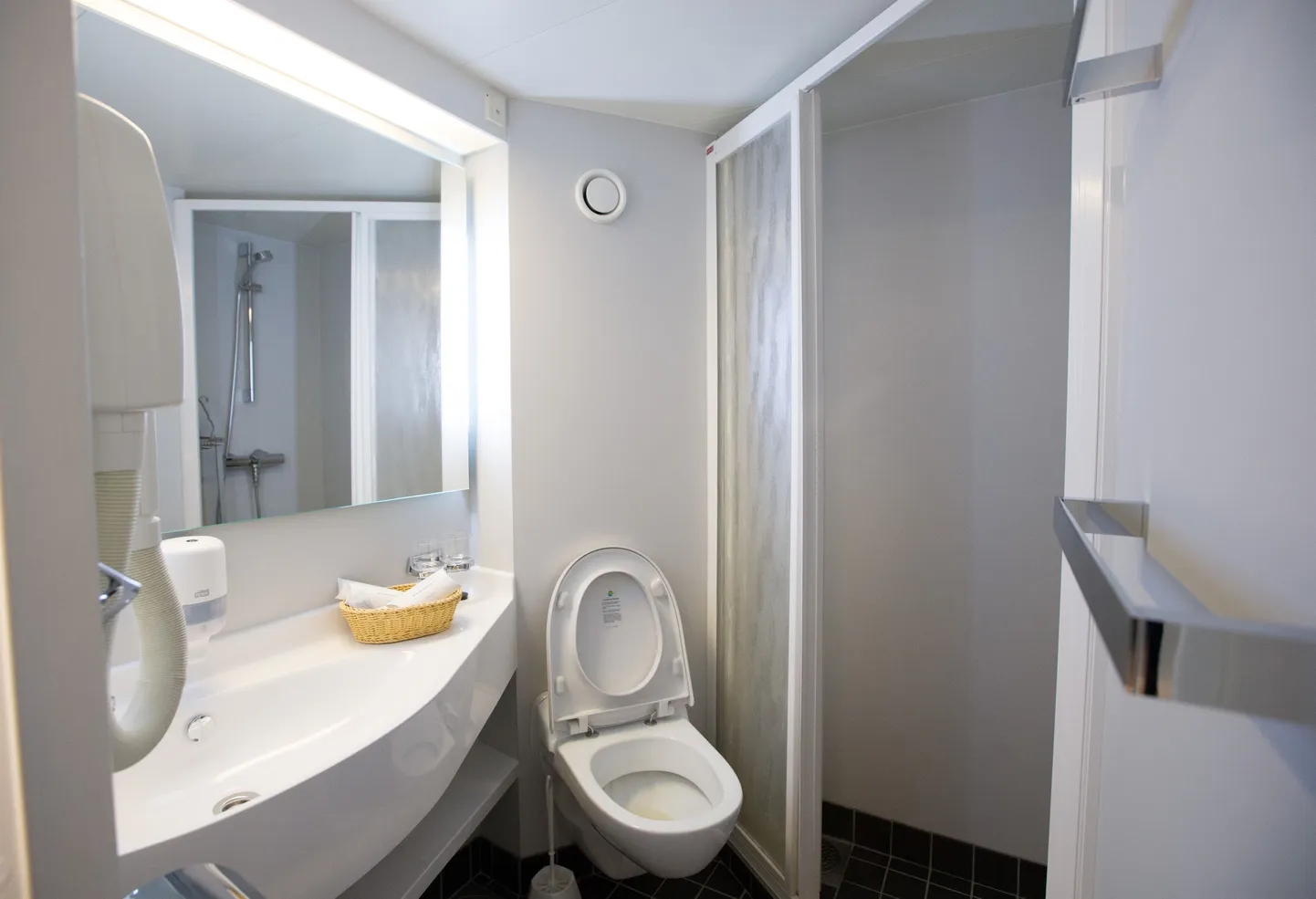 Туалет на пароме Silja Europa. Фото иллюстративное