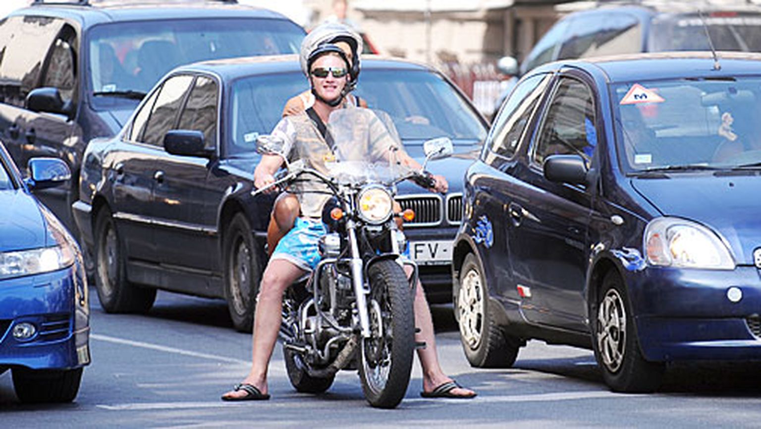 Motobraucēju sezonas atklāšanas parādes brauciens Kr.Valdemāra ielā. Rīga. 28.aprīlis, 2012