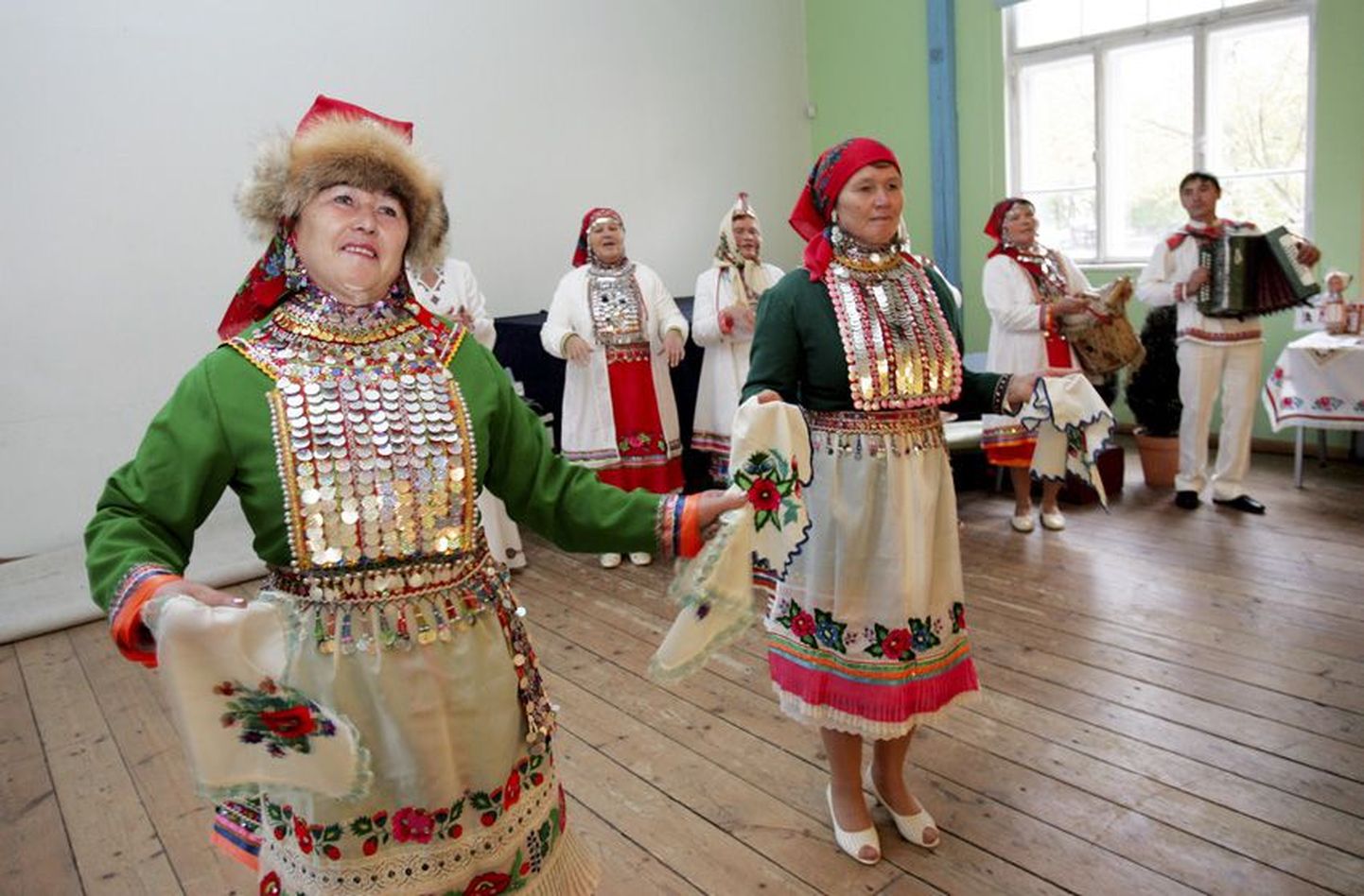 Lauldes ja tantsides avas Kuvan Kengež vaatajatele-kuulajatele maride hinge. Nagu selgus, on selles paljugi ühist eestlastega, ollakse ikkagi hõimurahvad.