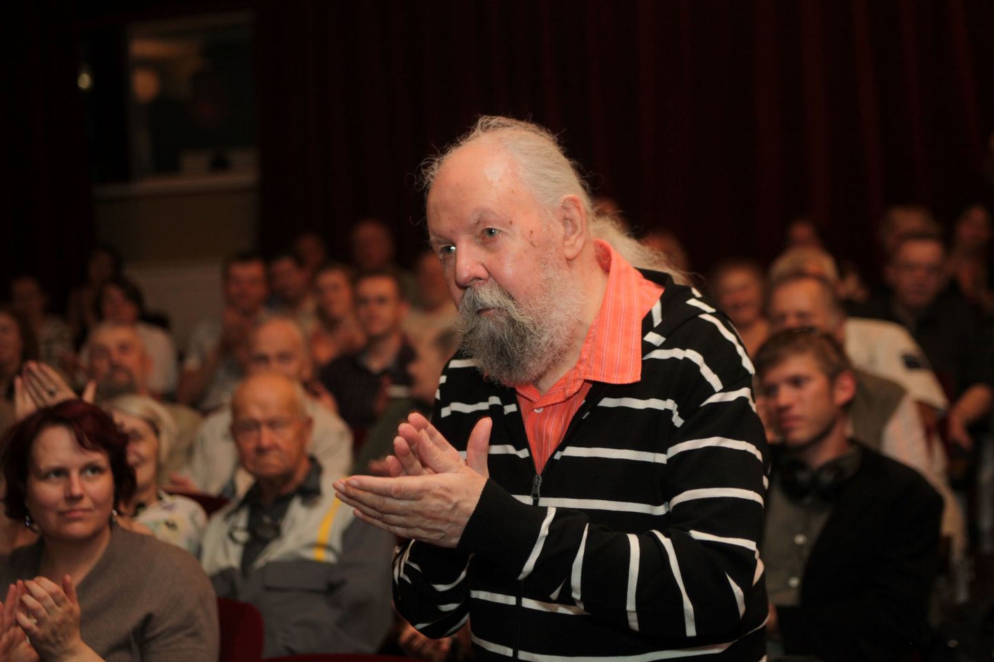 Vladimir-Georg Karassev-Orgusaar 2011. aastal Tartus tema auks korraldatud «Lindpriide» seansil.