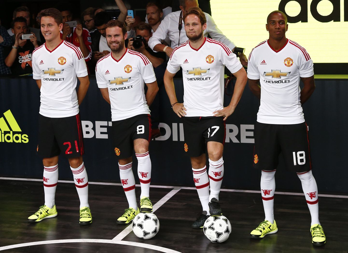 Manchester Unitedi mängijad (vasakult paremale)Ander Herrera, Juan Mata, Daley Blind ja Ashley Young.