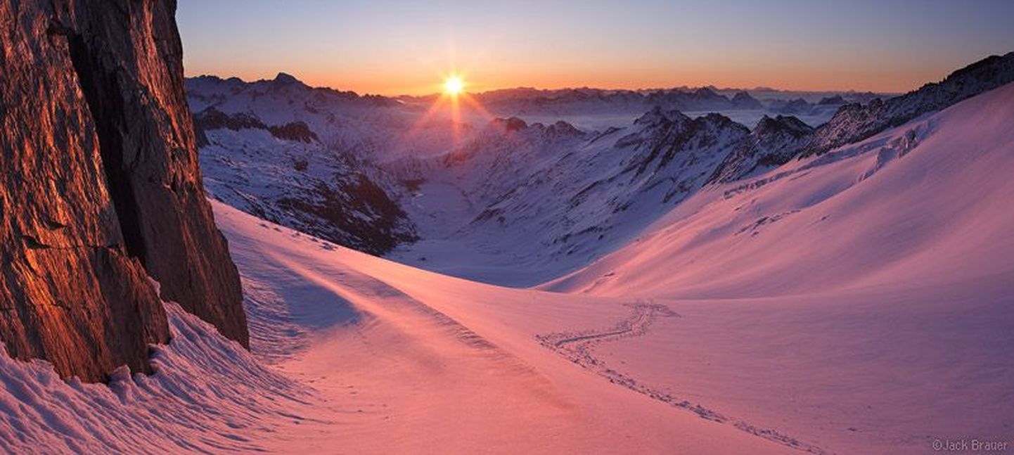 Tõusva päikese kiired Šveitsi silitamas.