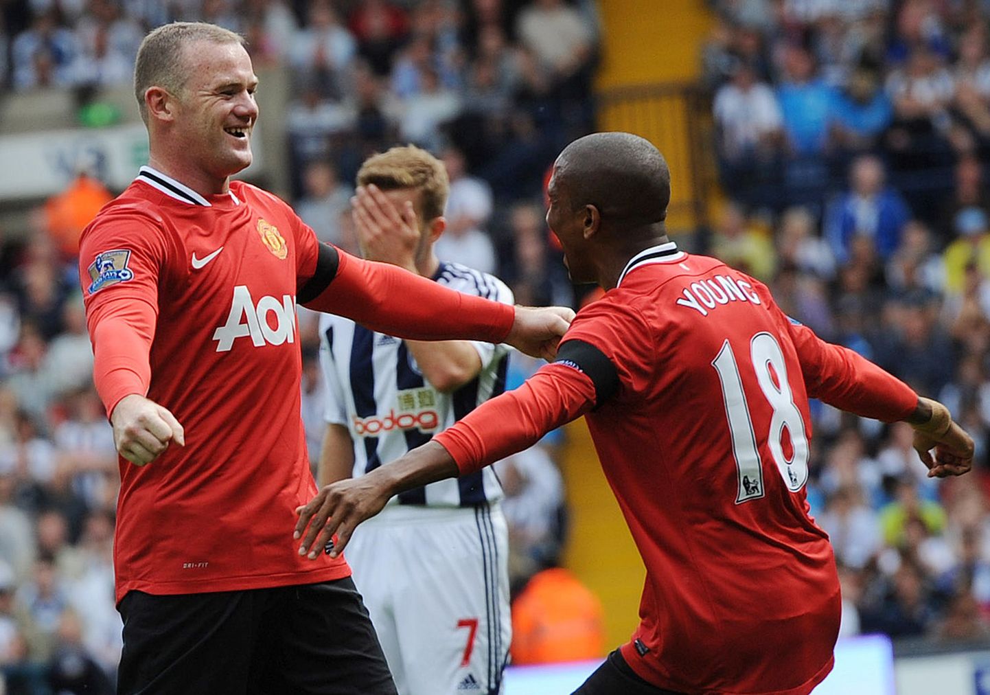 Wayne Rooney (vasakul) ja Ashley Young väravat tähistamas.