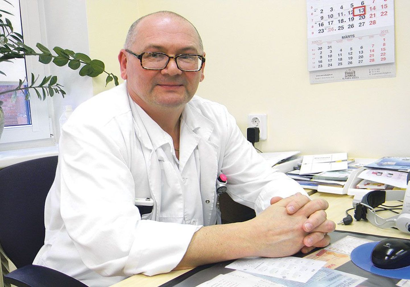 Доверенное лицо Союза врачей в Нарве Дмитрий Коннов, рассказывая о проблемах местной больницы, сам себя с иронией называет «доктор-камикадзе».