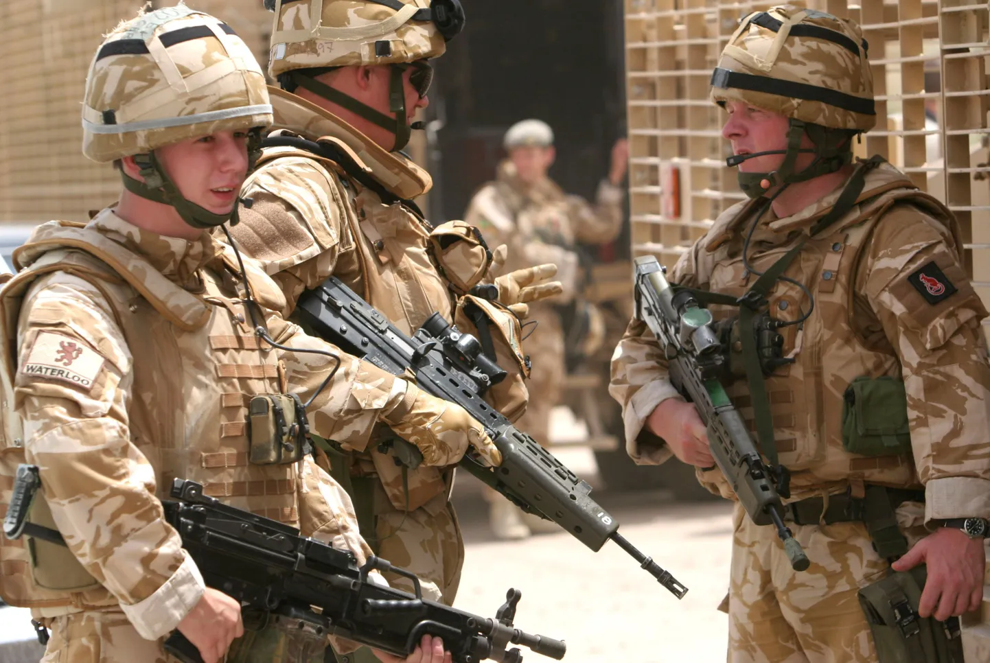 Briti sõdurid Basra tänavatel.