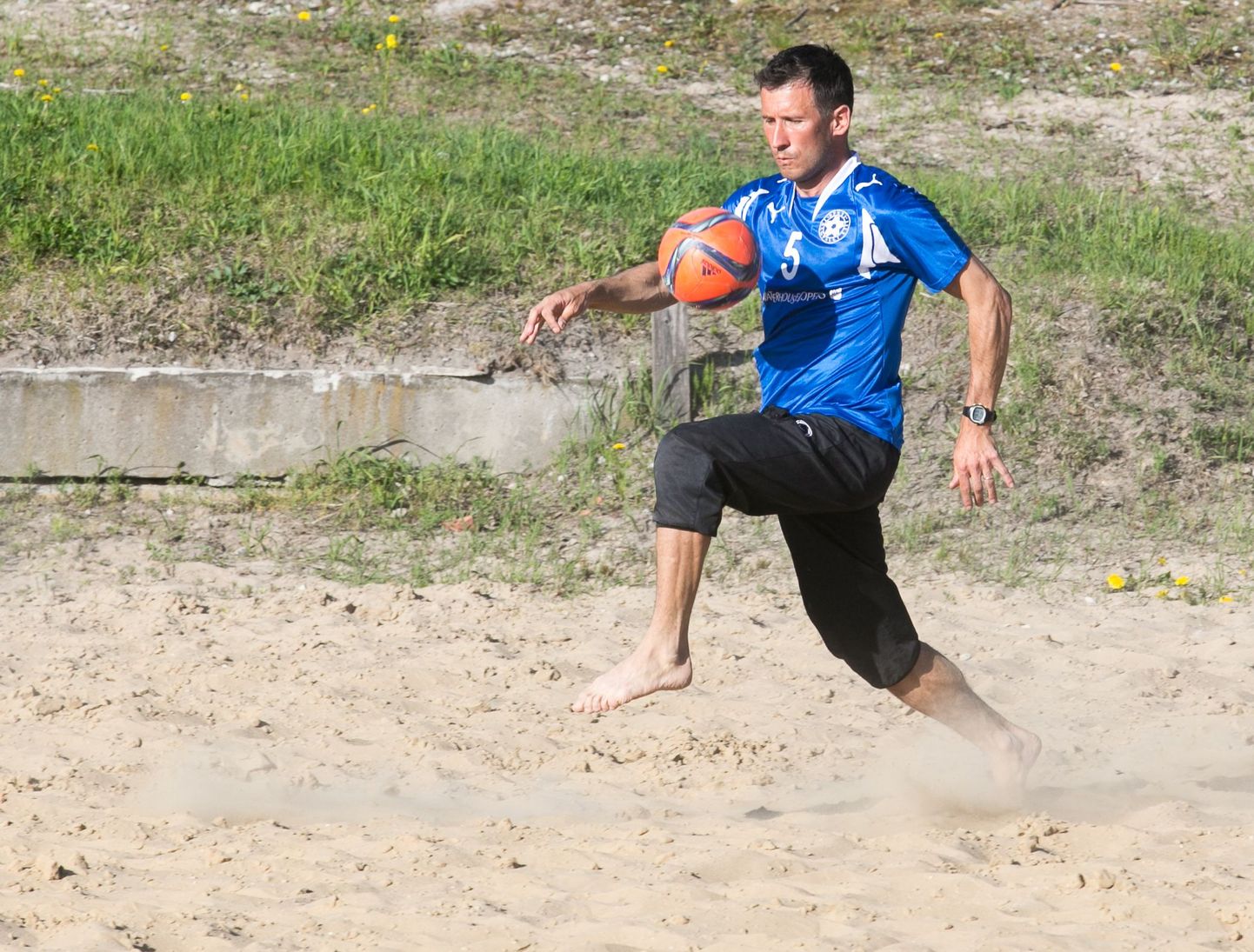 Pärnu rannajalgpallimeeskonna FC Valicecar treener ning ründaja Aleksei Galkin esindab esmaspäeval Itaalias algaval Euroopa suurimal rannajalgpalliturniiril Euro Winners Cup Läti rannajalgpalli meistermeeskonda BFS Zep.