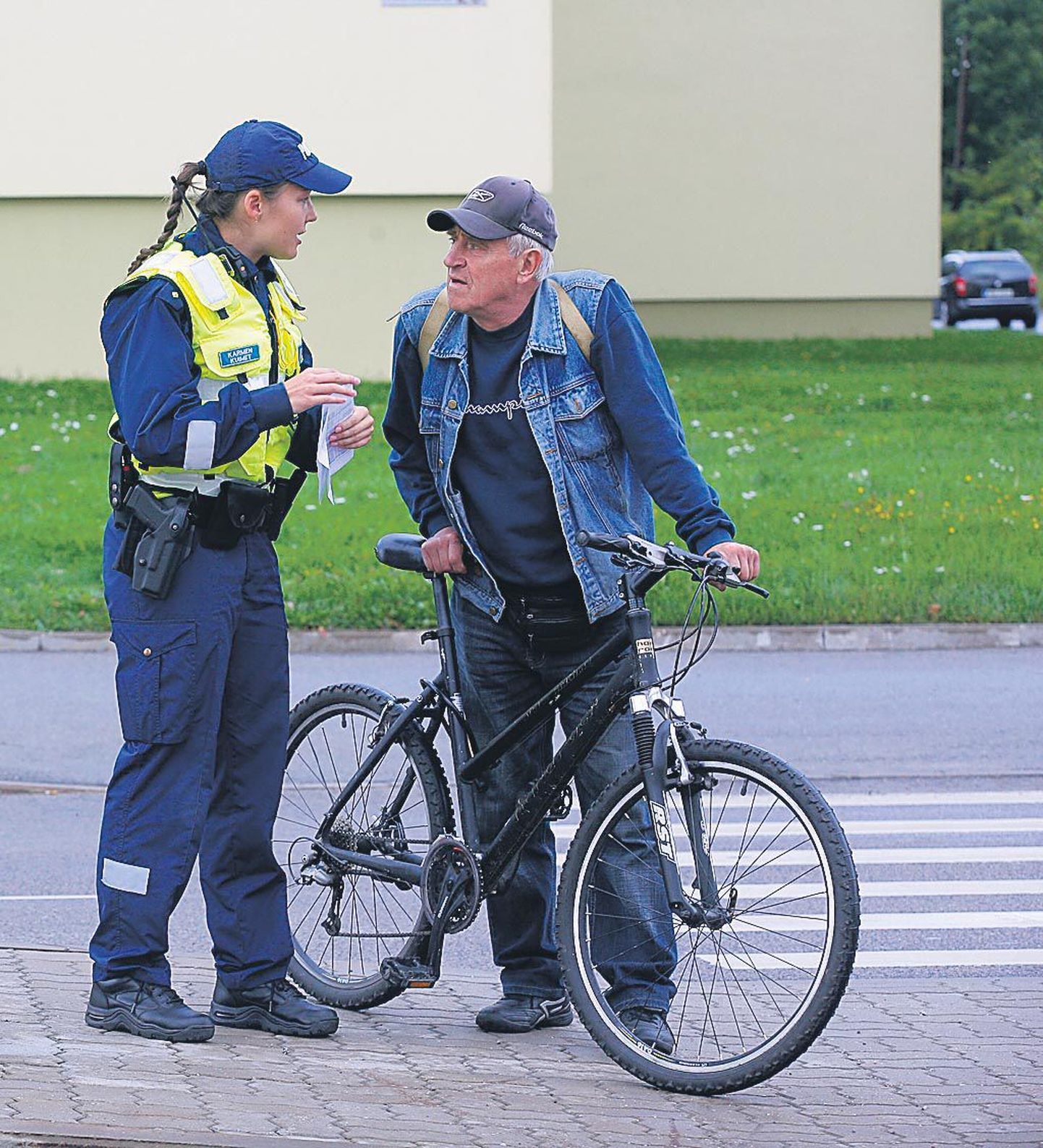 Uue liiklusseaduse kolmel esimesel kuul on kõige rohkem probleeme olnud jalgratturitega ülekäiguradadel.