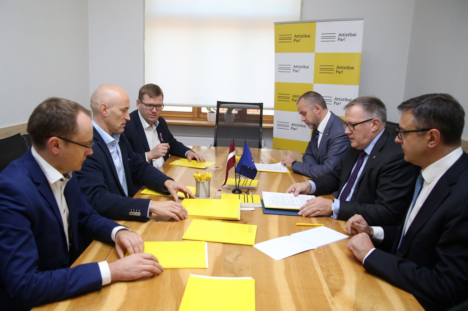 "Attīstībai/Par" un partiju apvienības "Jaunā Vienotība" pārstāvju tikšanās