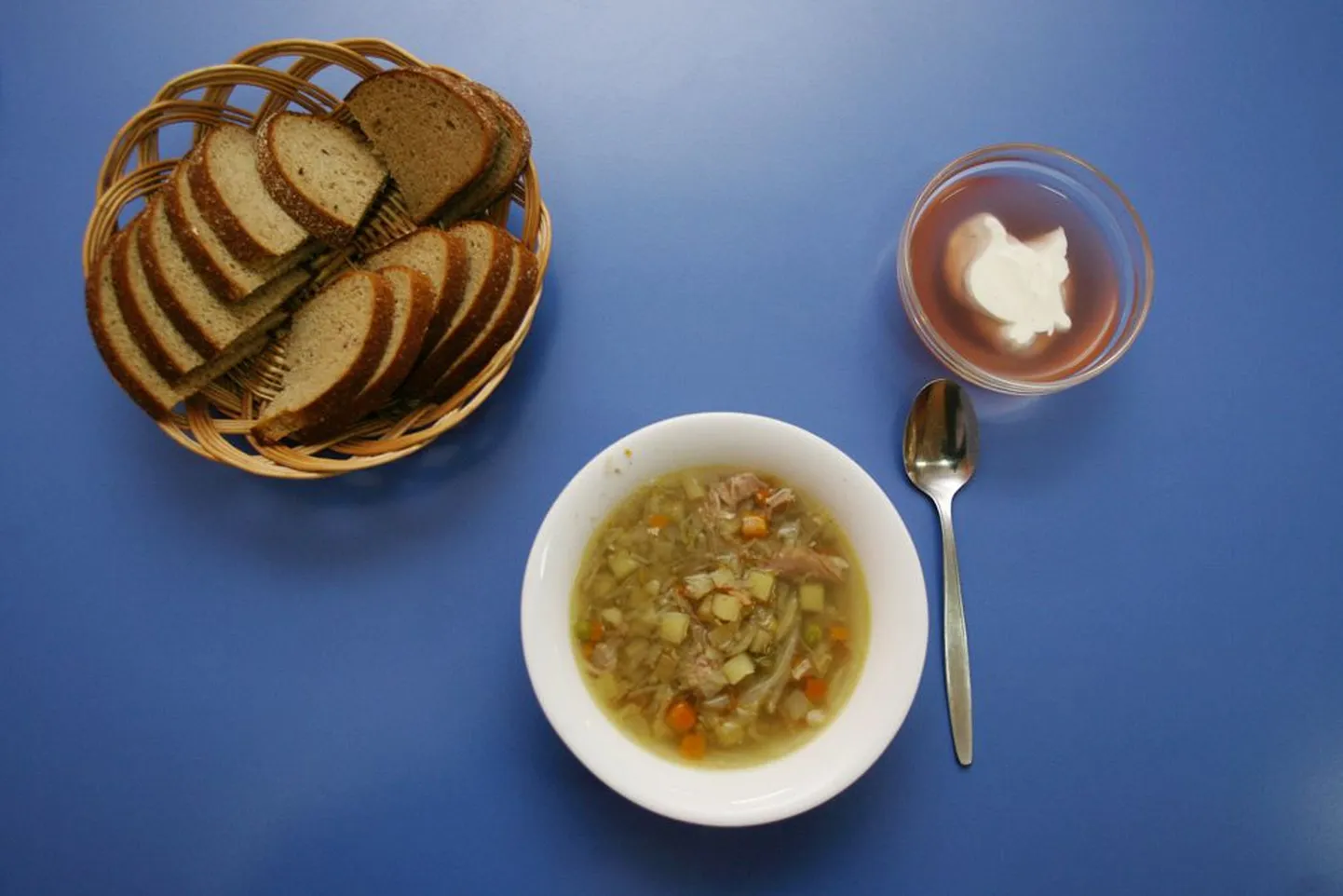 Tallinna ja Saue koolilapsed söövad kahel päeval nädalas lõunaks suppi ja magustoitu.