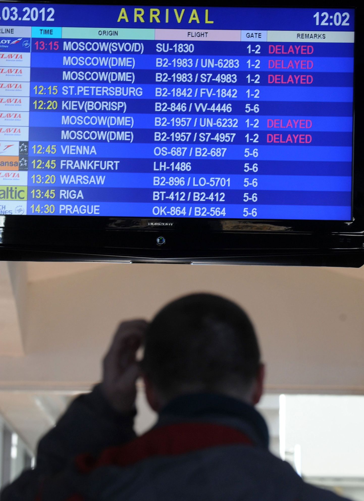 Lennugraafik Minski rahvusvahelises lennujaamas 26. märtsil, mil ühendus Moskva ja Minski vahel katkes täielikult.