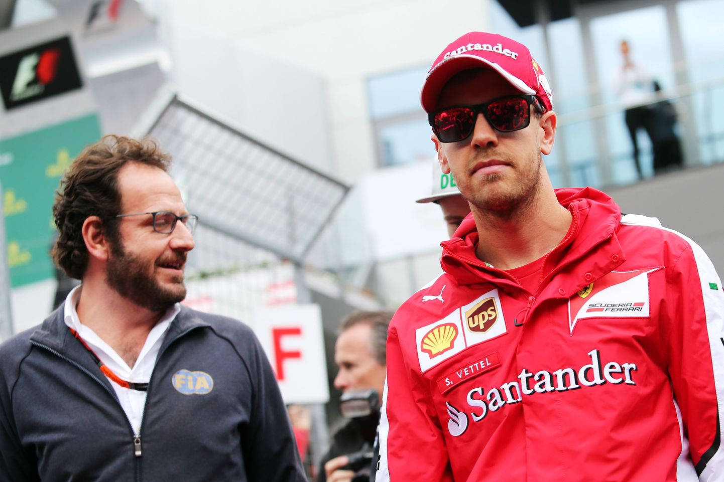 Sebastian Vettel (paremal).
