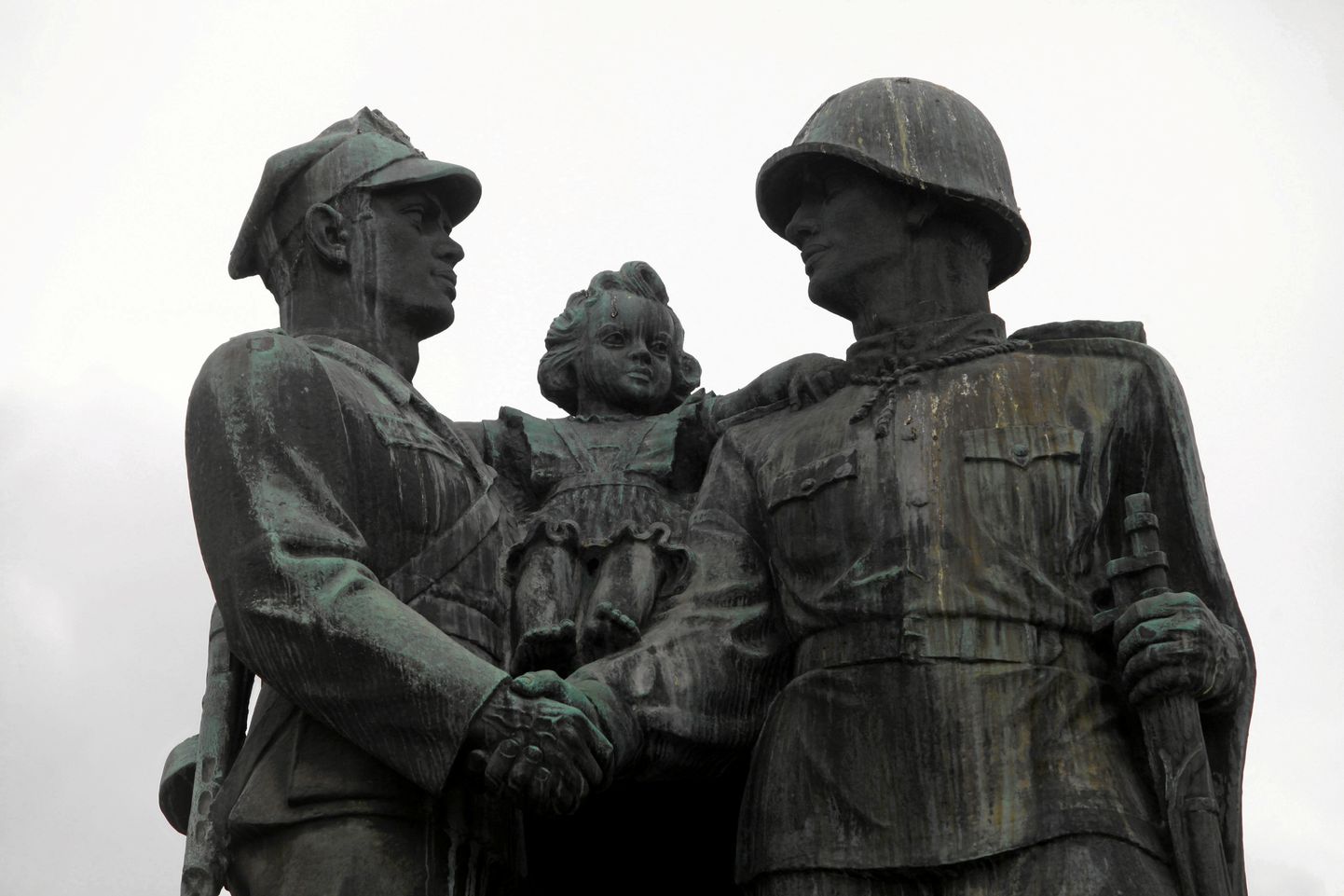 Nõukogude sõduritele tänu avaldav monument Poolas Legnicas.