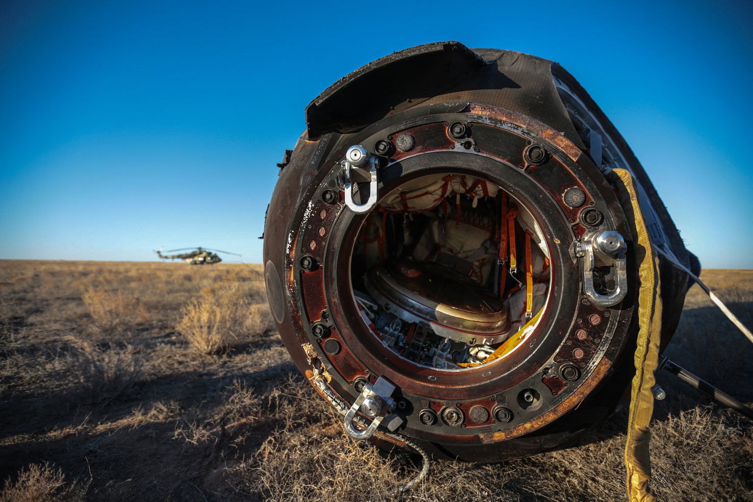 Kahjustada saanud kapsel Soyuz MS-22 (pildil) maandus Kasahstanis.