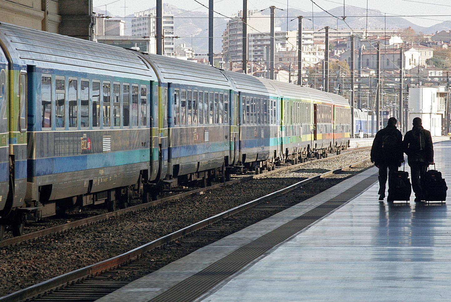 Rong jõudis Milano asemel Zürichisse