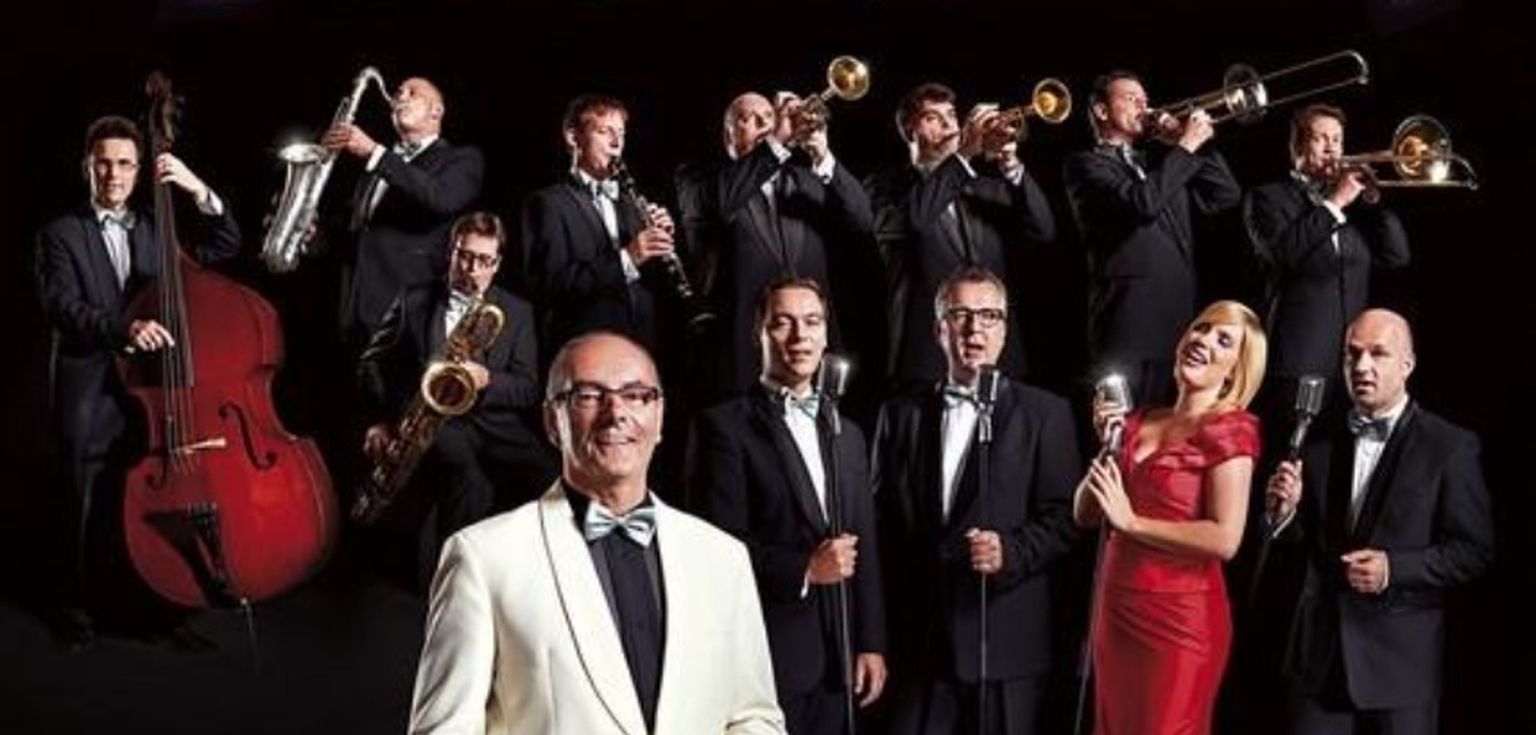 Джазовый оркестр "The World Famous Glenn Miller Orchestra" под управлением Вила Сальдена - один из трех в мире, которым было предоставлено право на использование этого имени.