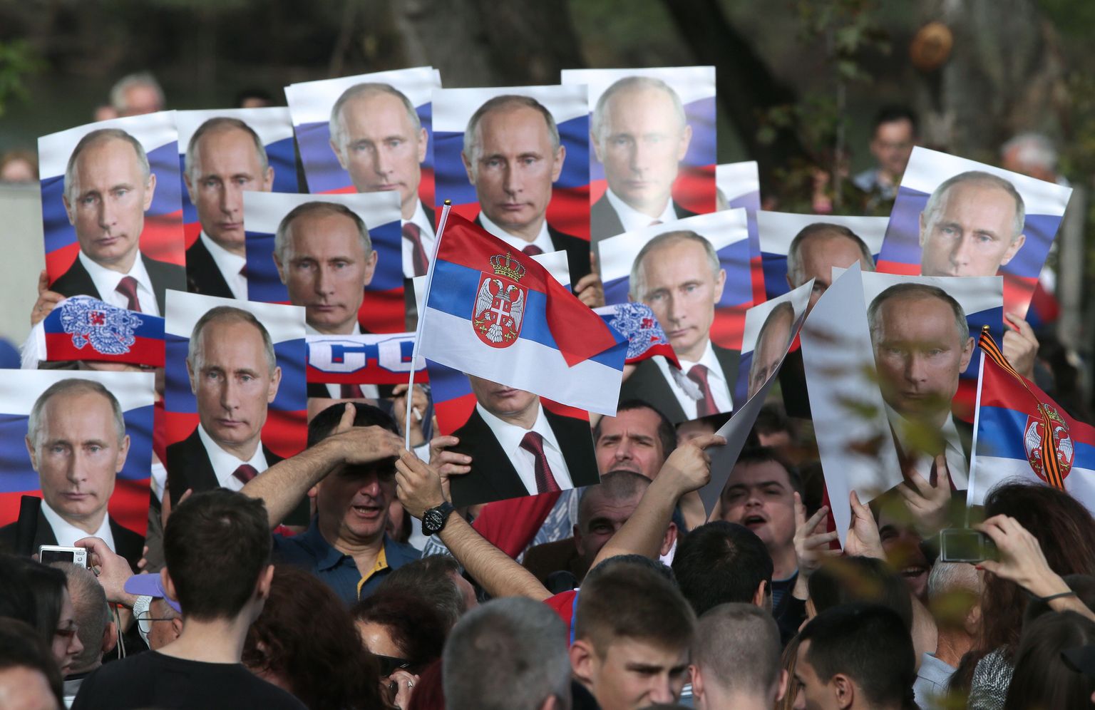 Putini plakatitega serblased mullu oktoobris Belgradis toimunud sõjaväeparaadil.