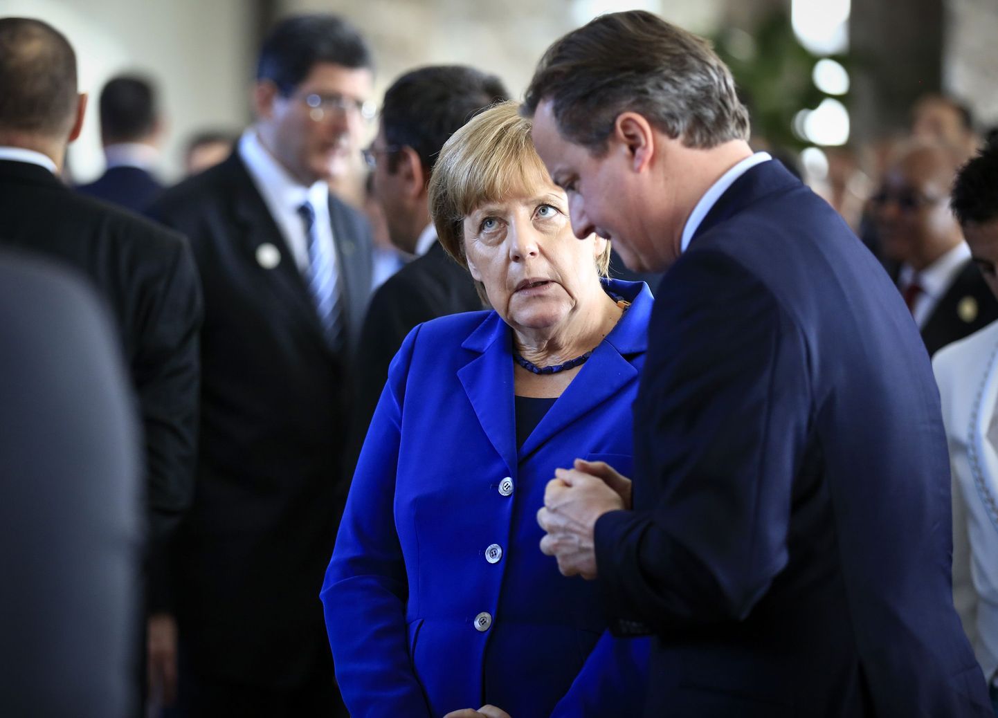Saksa liidukansler Angela Merkel ja Suurbritannia peaminister David Cameron vestlemas novembris Türgis Antalyas tippkohtumisel.