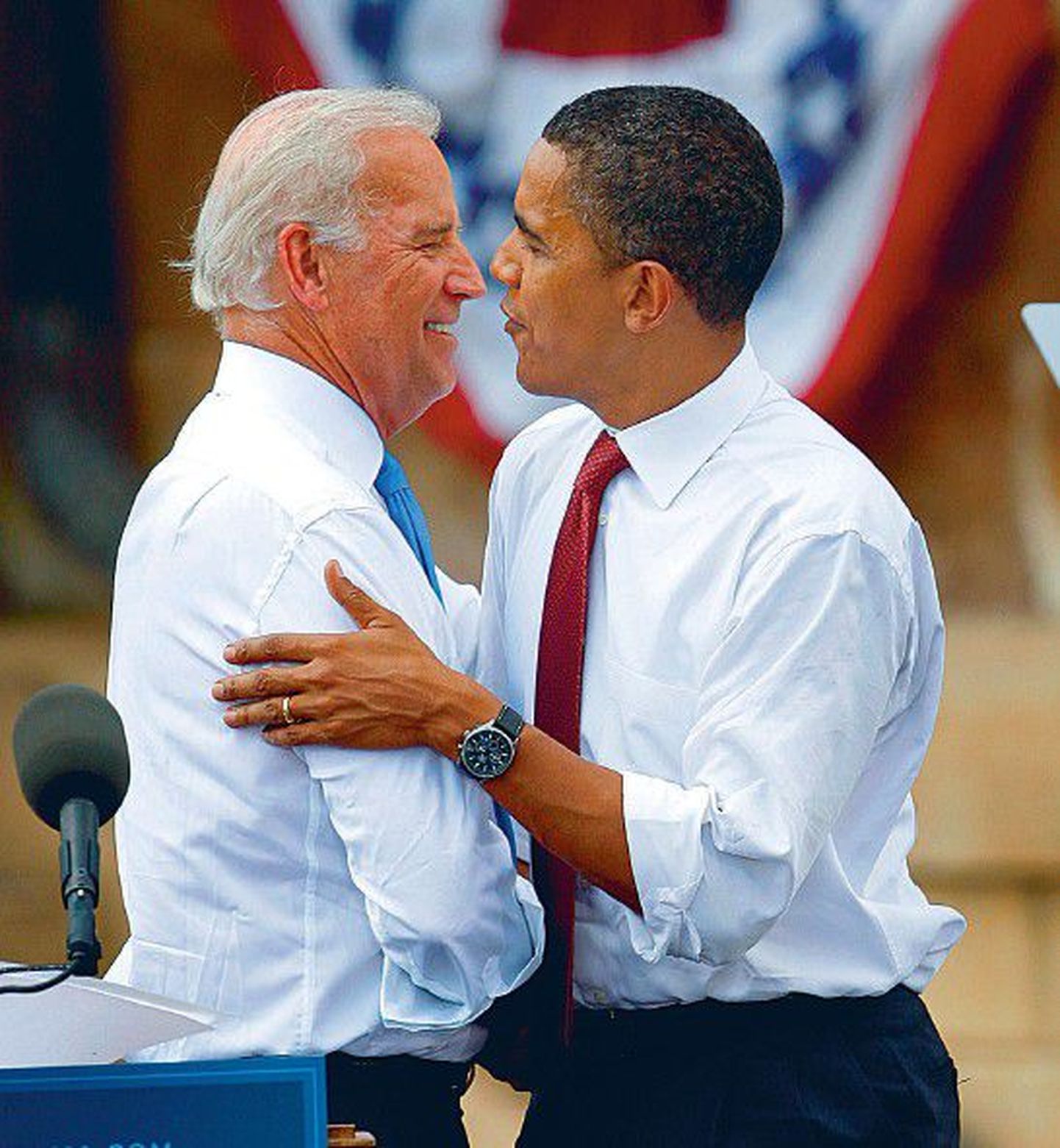 Joseph Biden (vasakul) koos presidendikandidaat Barack Obamaga Illinoisis embamas.