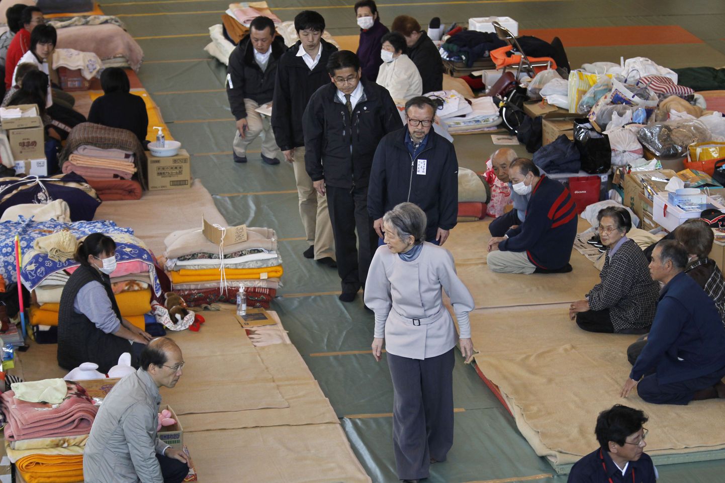 Jaapani keisrinna Mihciko Minamisanriku ühes evakuatsioonikesuses