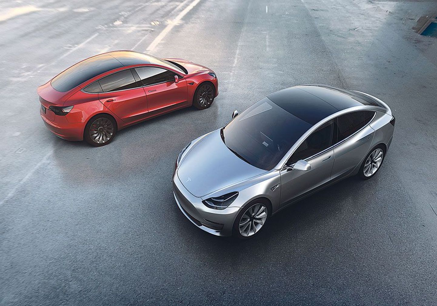 Модель Tesla Model 3 чем-то напоминает BMW 3-й серии. Судя по повышенному интересу к новой модели, скоро Tesla может стать самым успешным производителем электромобилей в мире.
