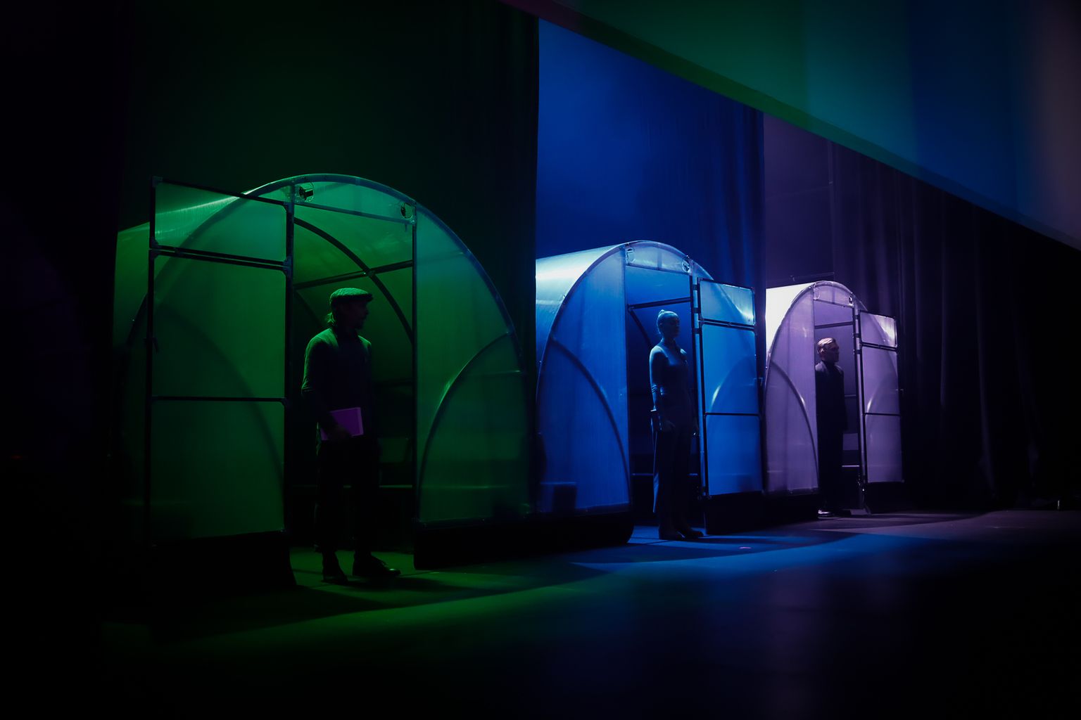 «Vivaarium» VAT teatris: veebiküsimustiku tulemuste alusel jaotatakse publik nelja maailmavaateliselt liigendatud osaühiskonnaks.
