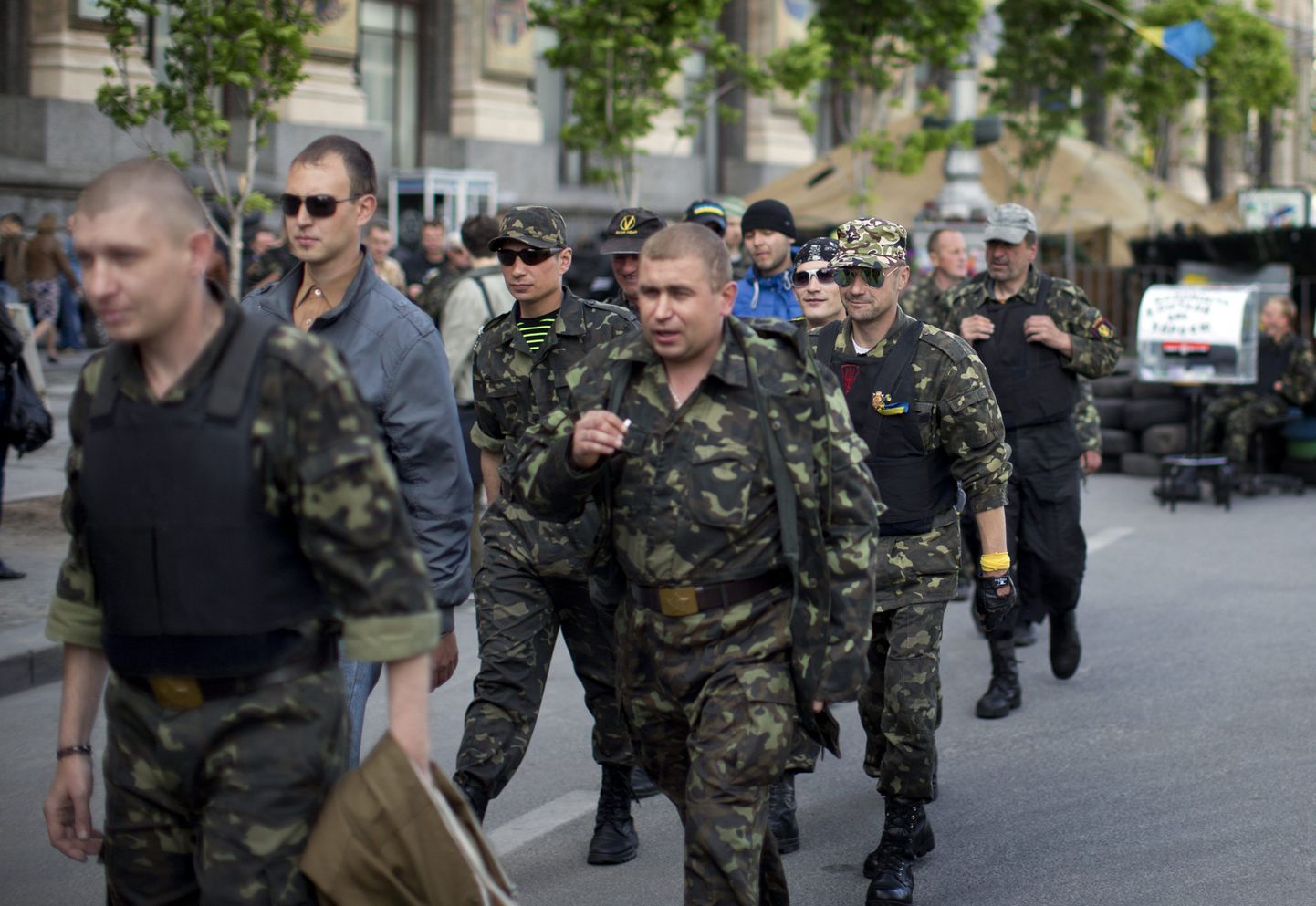 Relvastatud mehed Kiievis.