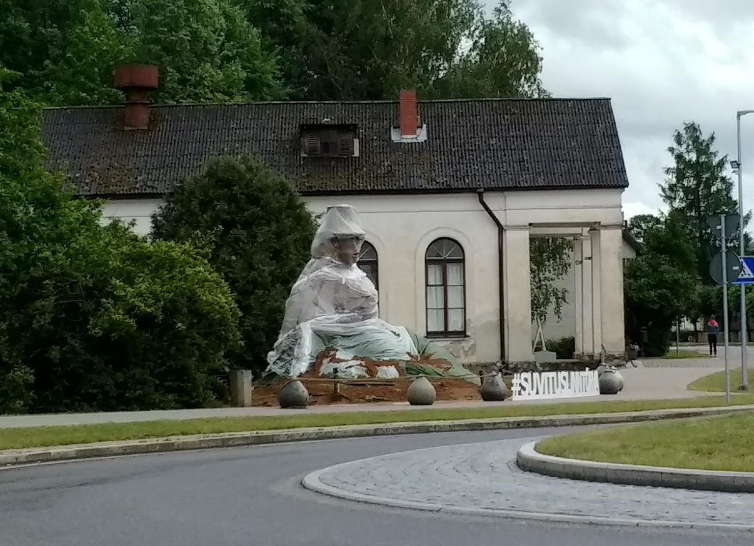 Mulgi näkk sai selga vihmakeebi.