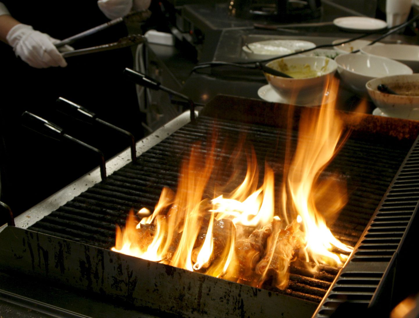 Lihast sulav rasv võib grillil hetkega põlema lahvatada.
