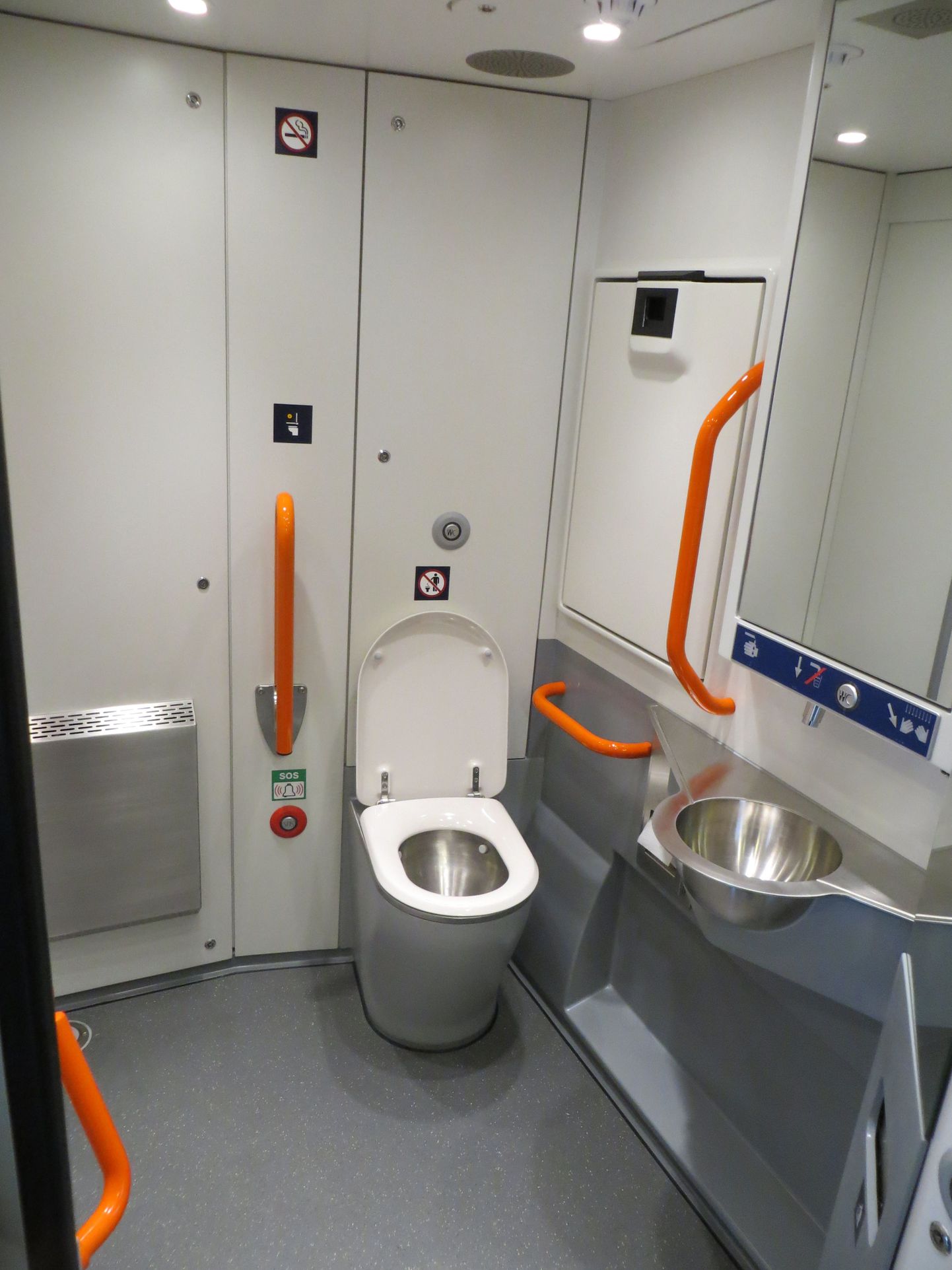 Elroni rongi WC puhtus sõltub selle kasutajatest.