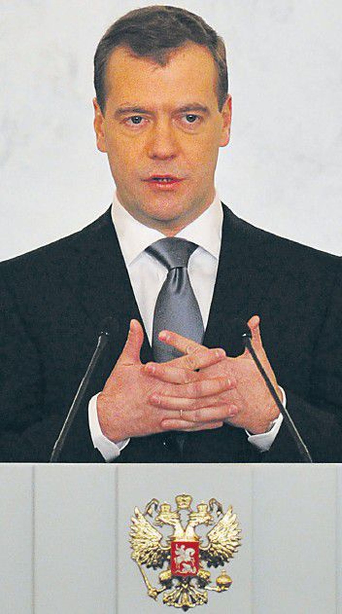 В должности президента Дмитрий Медведев выступил вчера в четвертый раз. В России традицию выступать перед думой ввел первый президент Борис Ельцин в 1994 году.