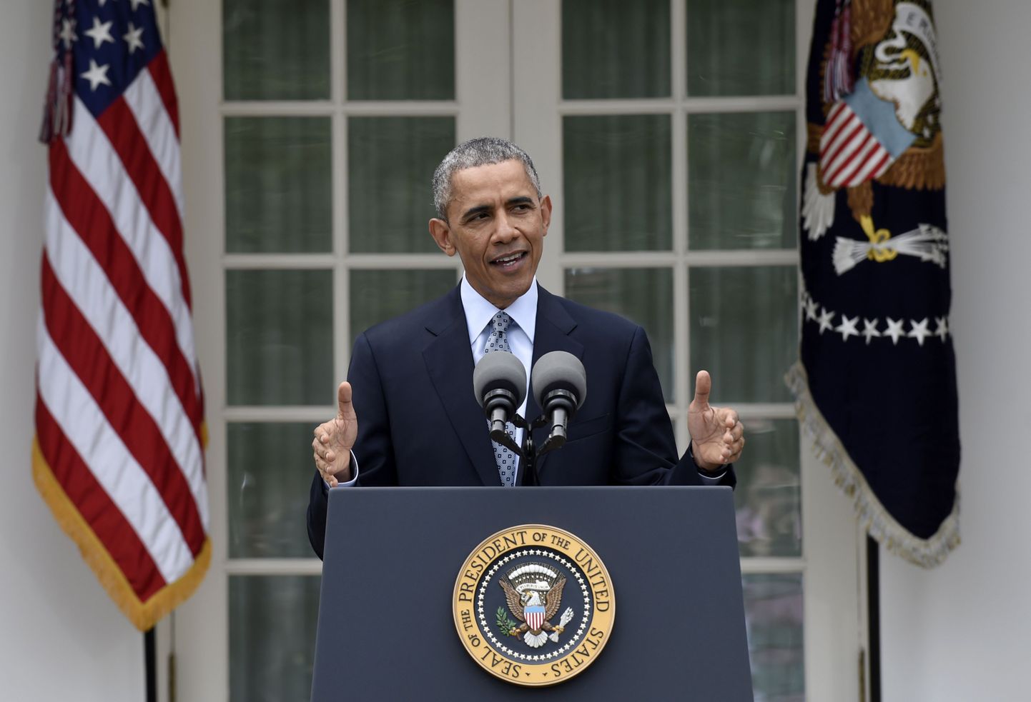 President Barack Obama Valge Maja roosiaias.