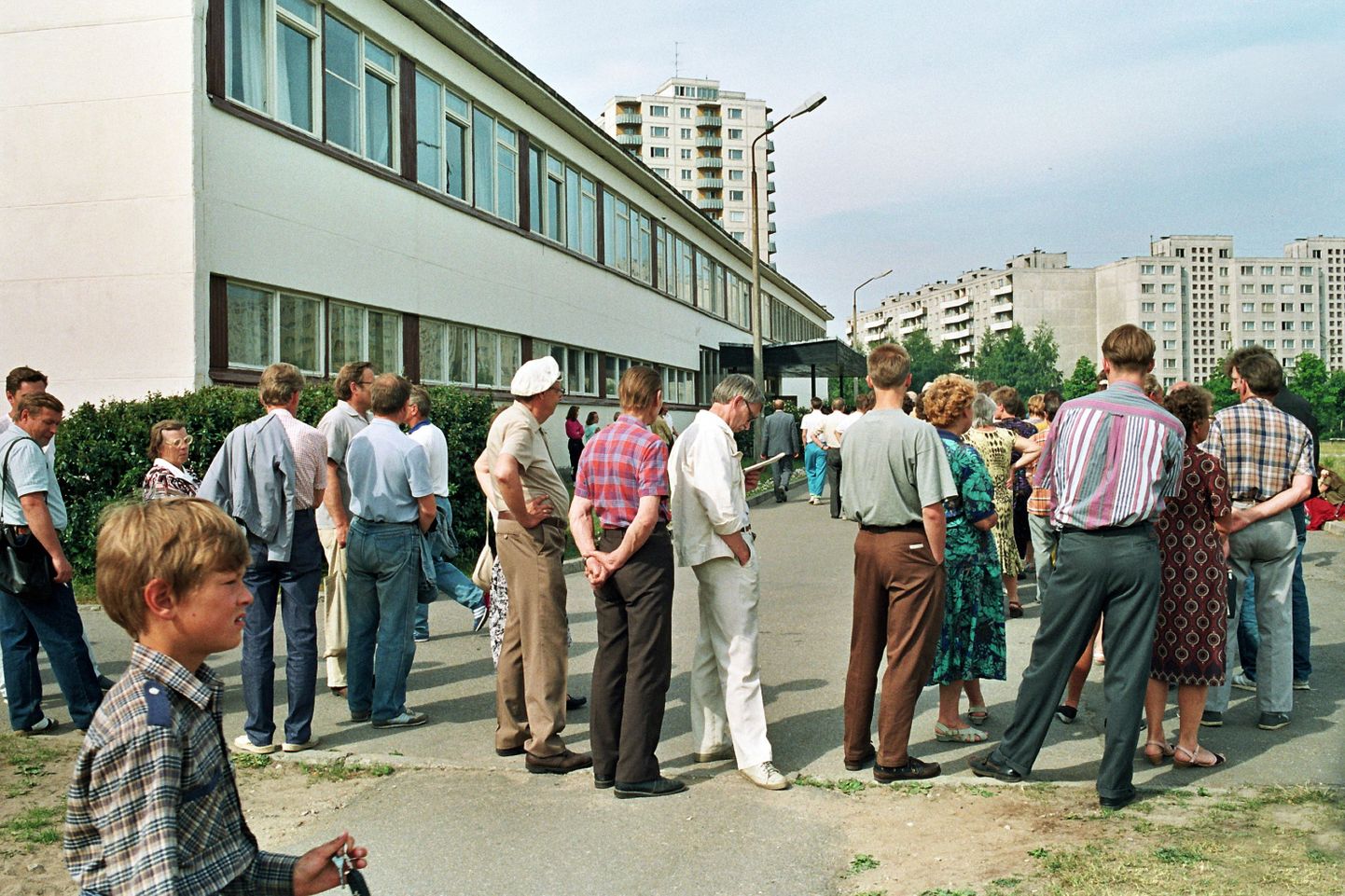 Rahavahetuspunkt Õismäel 20. juunil 1992.