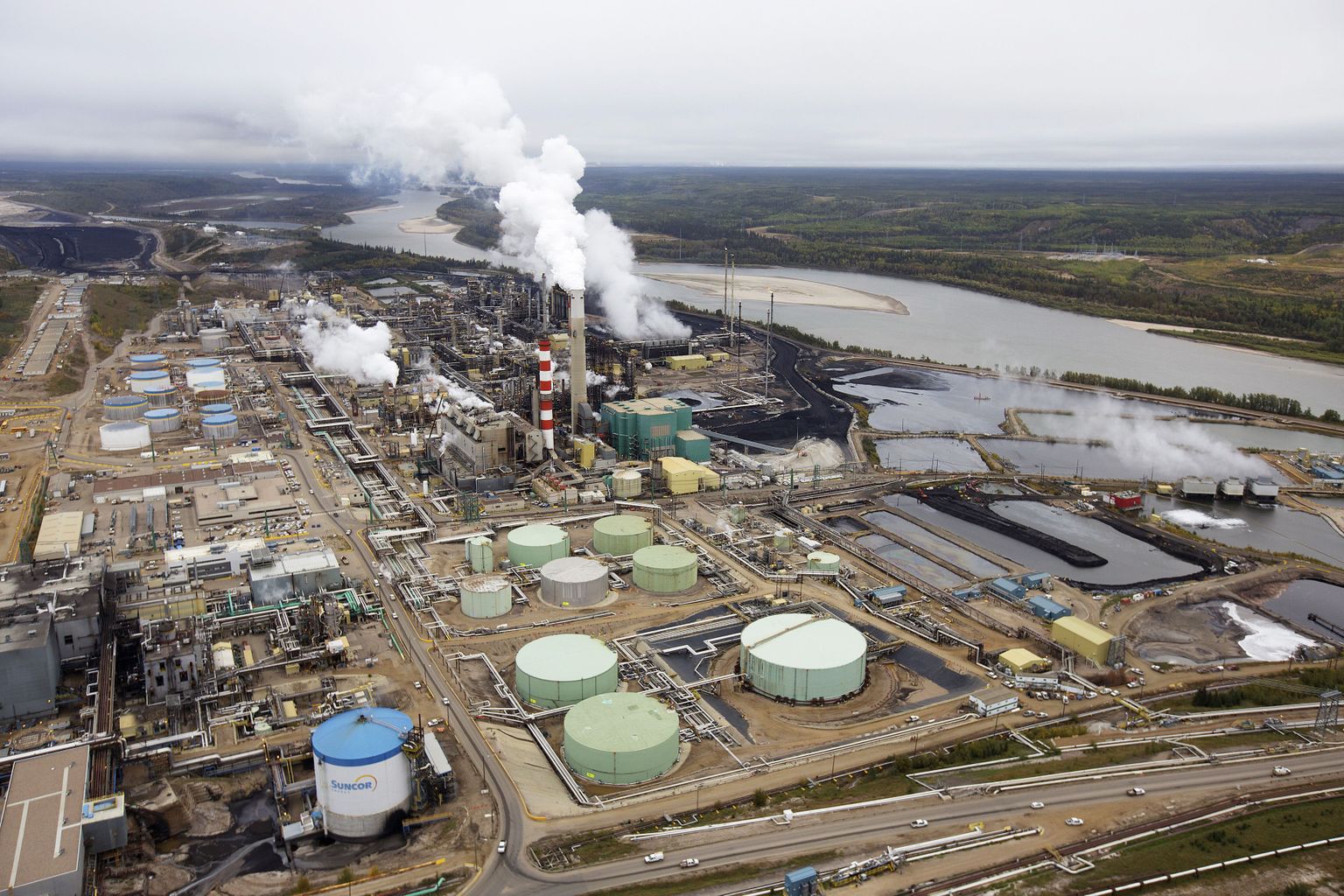 Kanadas Alberta provintsis Fort McMurrays asuv naftaliiva töötlemistehas
