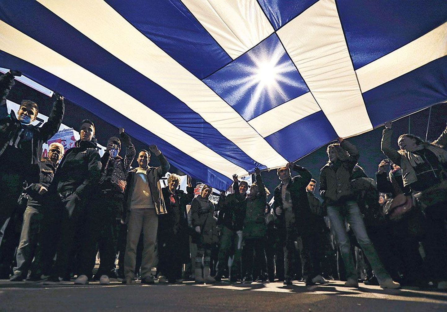 В Афинах прошли акции протеста против программы урезания расходов, люди выражали поддержку позиции правительства. Фото сделано 15 февраля, еще до того, как представленная правительством программа реформ вызвала возмущение у многих греков.