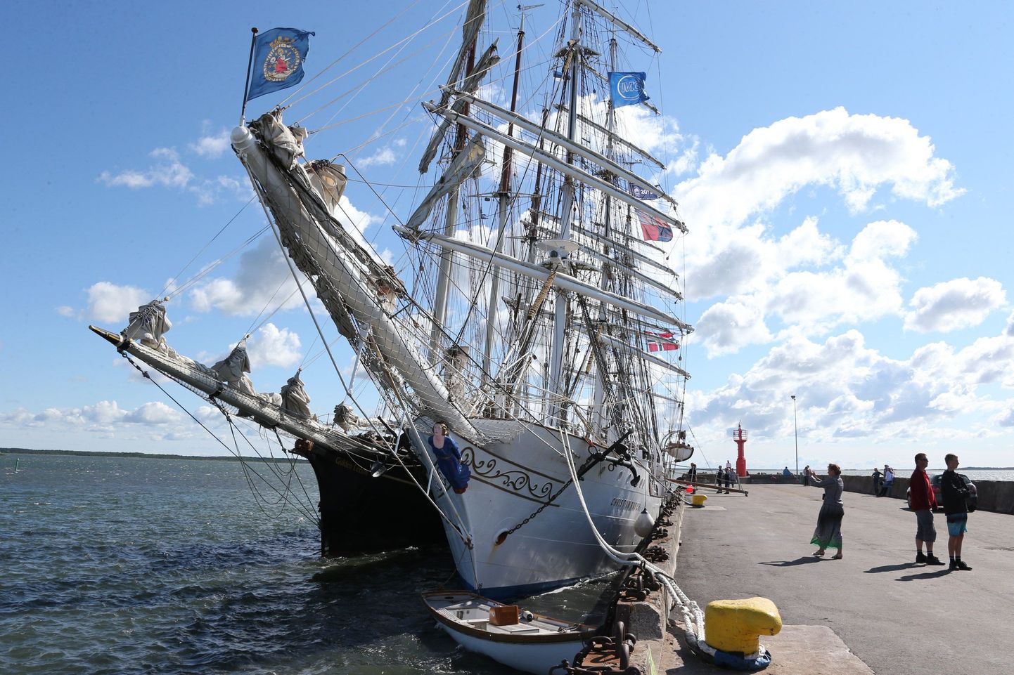 Saaremaa merenädala avanud The Tall Ships Races rahvusvahelise regati purjekatest on enamik jõudnud Roomassaare sadamasse. Tegu on ilmselt ajaloo suurima purjelaevade visiidiga Saaremaale.