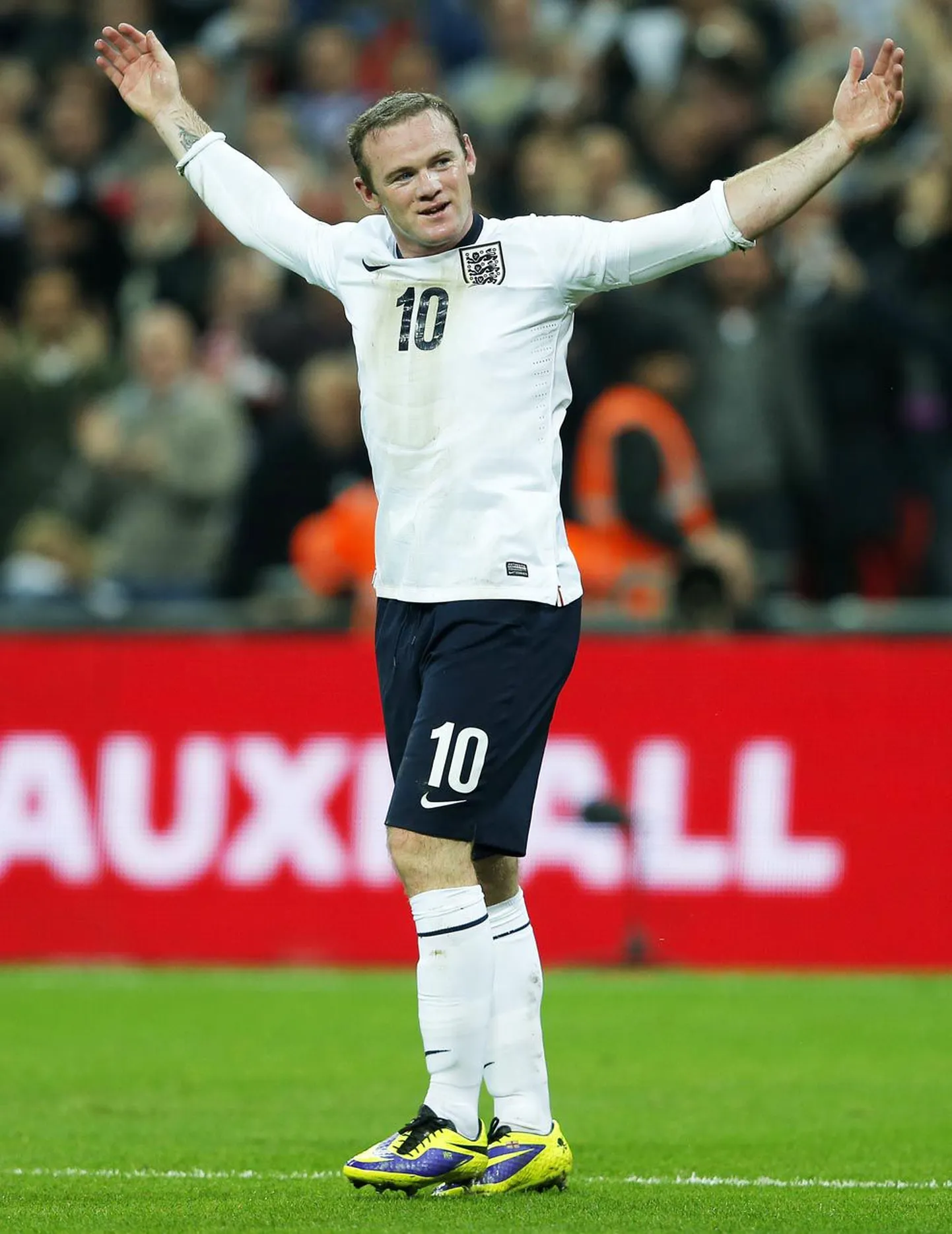 Inglased loodavad eelkõige Manchester Unitedi ründestaarile Wayne Rooneyle, kuid seni ei ole 28-aastane Rooney loodetud taset suurturniiridel tihtipeale näidanud.